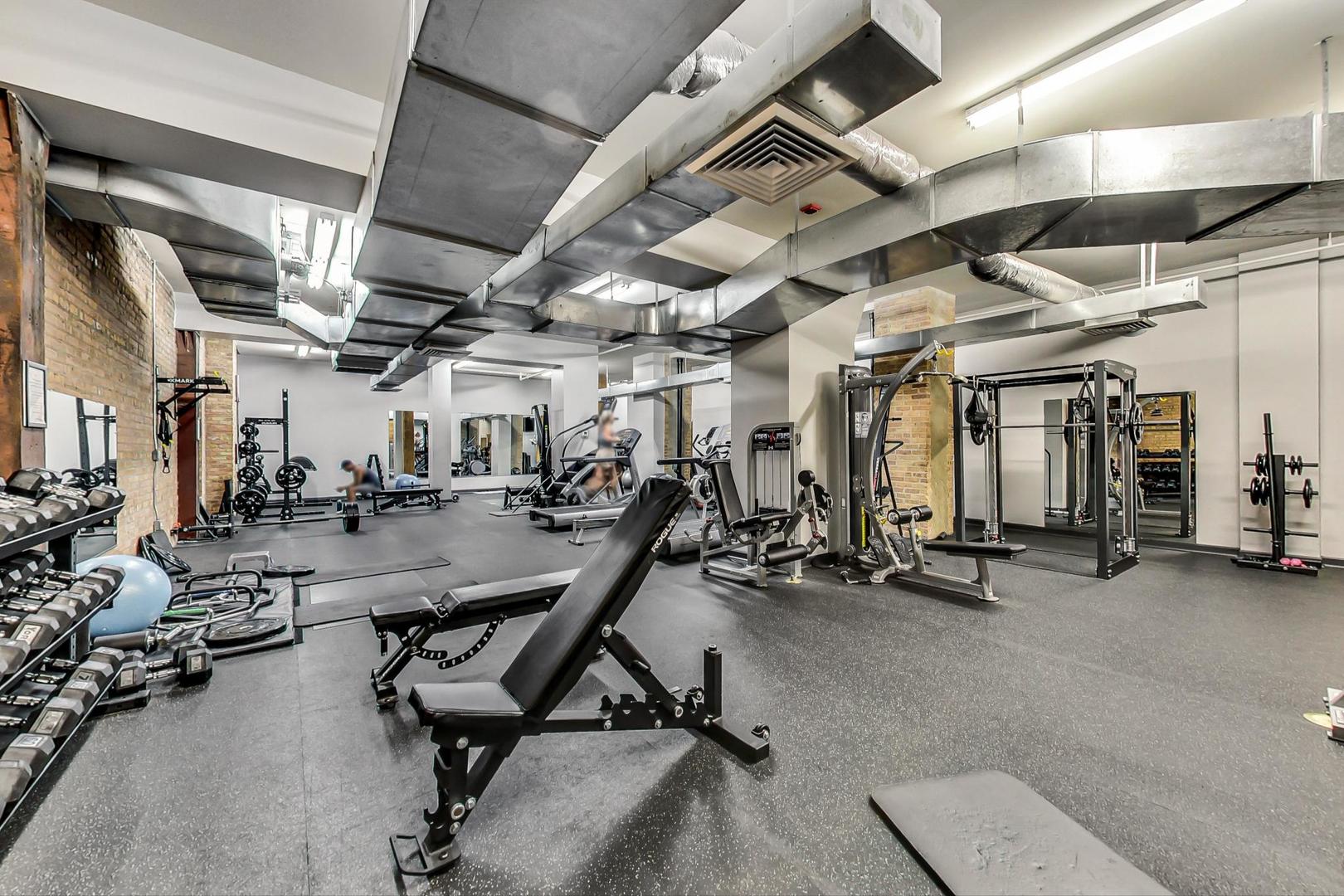 520 W Huron Street Unit: 203