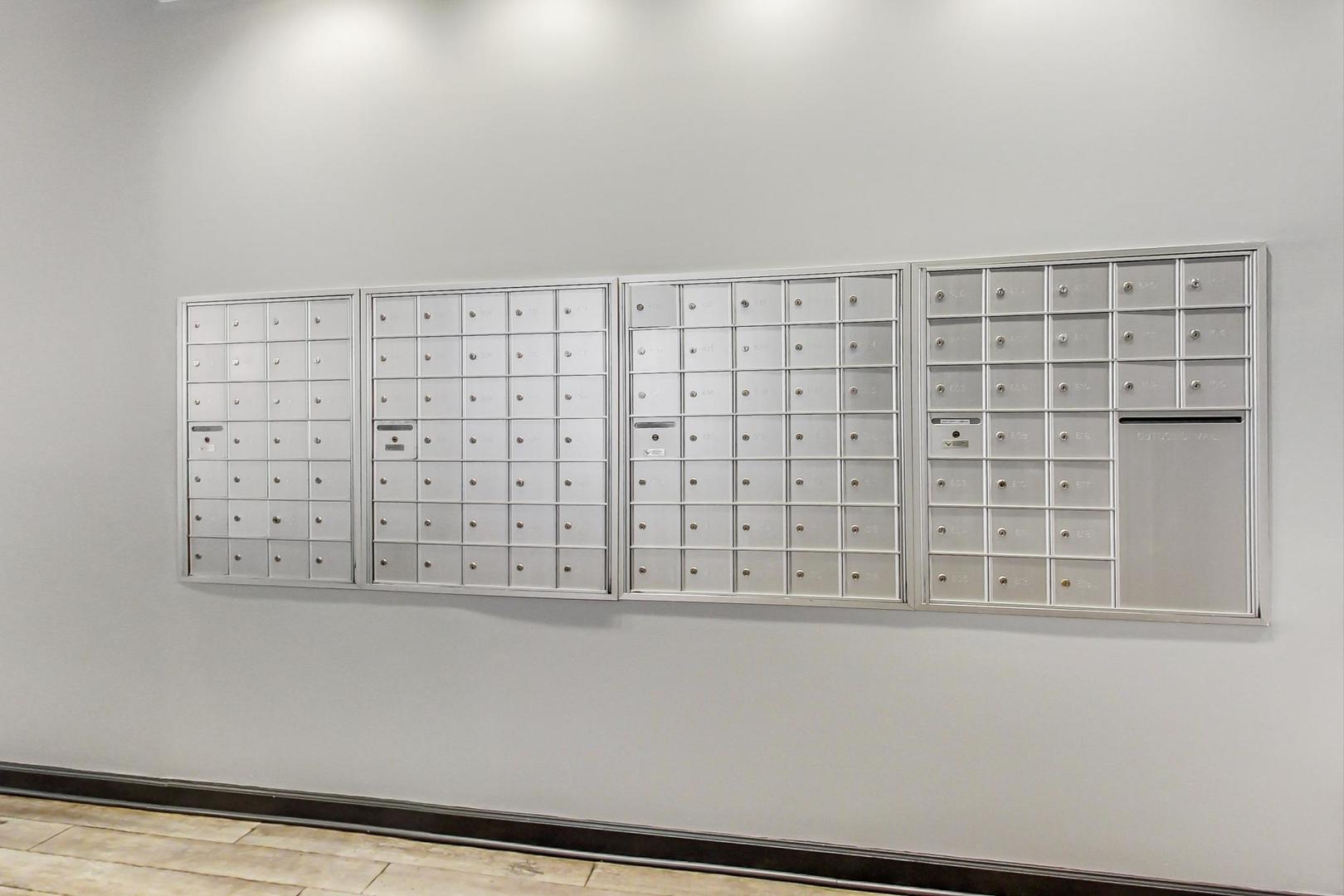 520 W Huron Street Unit: 203