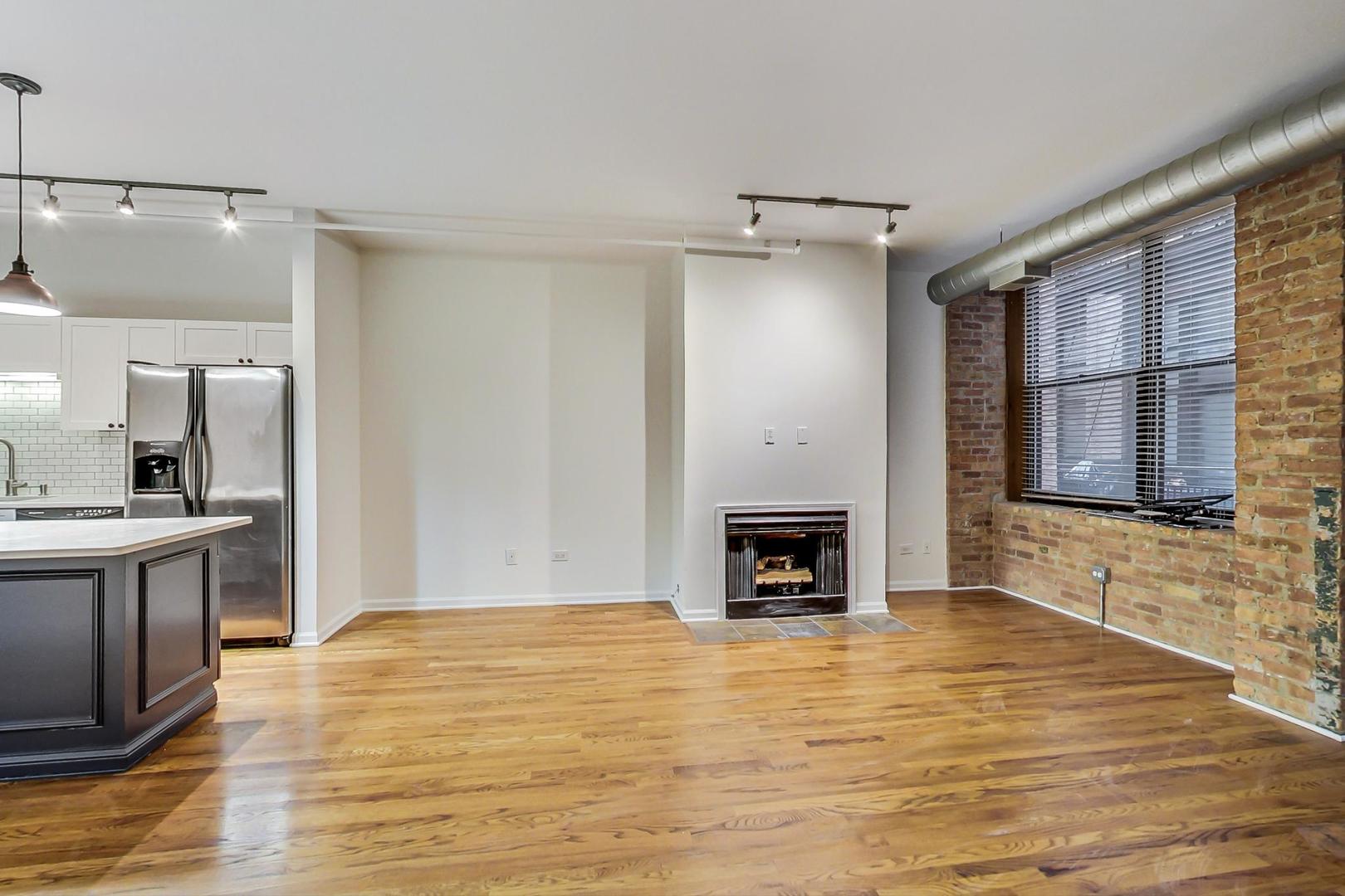 520 W Huron Street Unit: 203