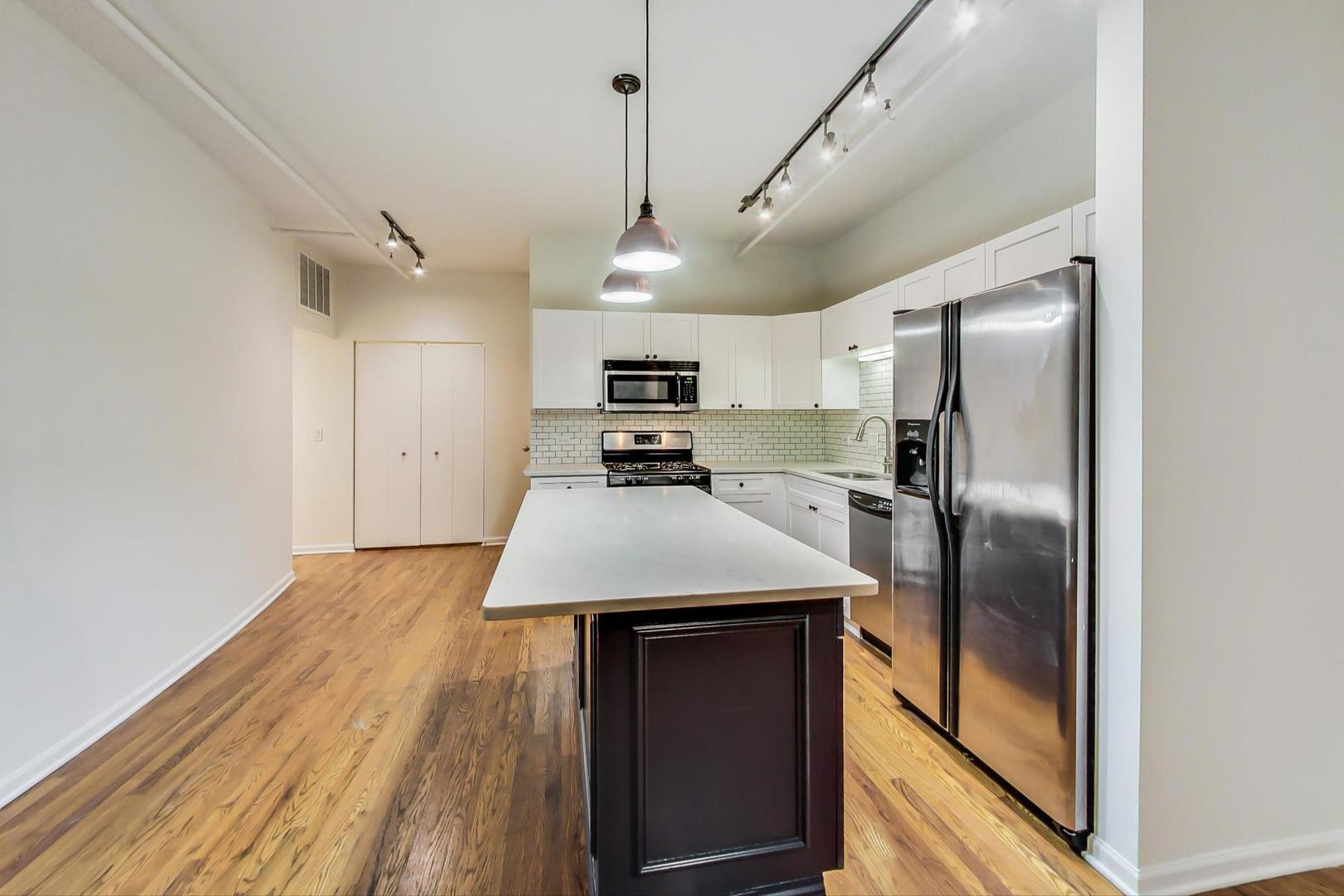 520 W Huron Street Unit: 203