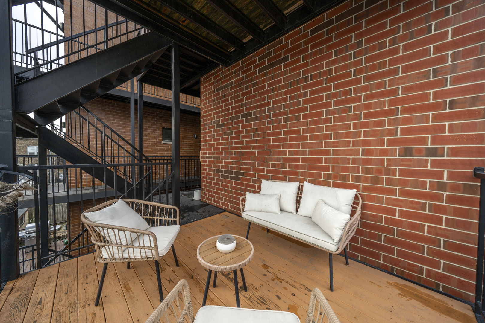 1031 W Newport Avenue Unit: 2