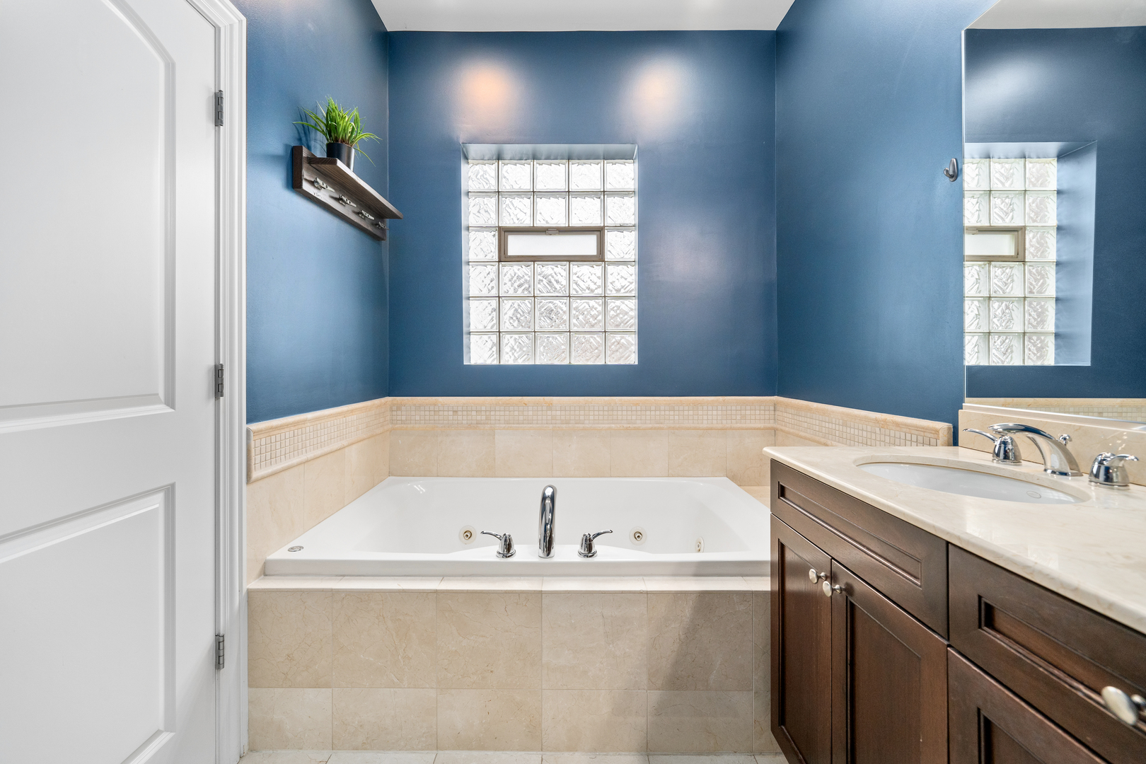 1031 W Newport Avenue Unit: 2