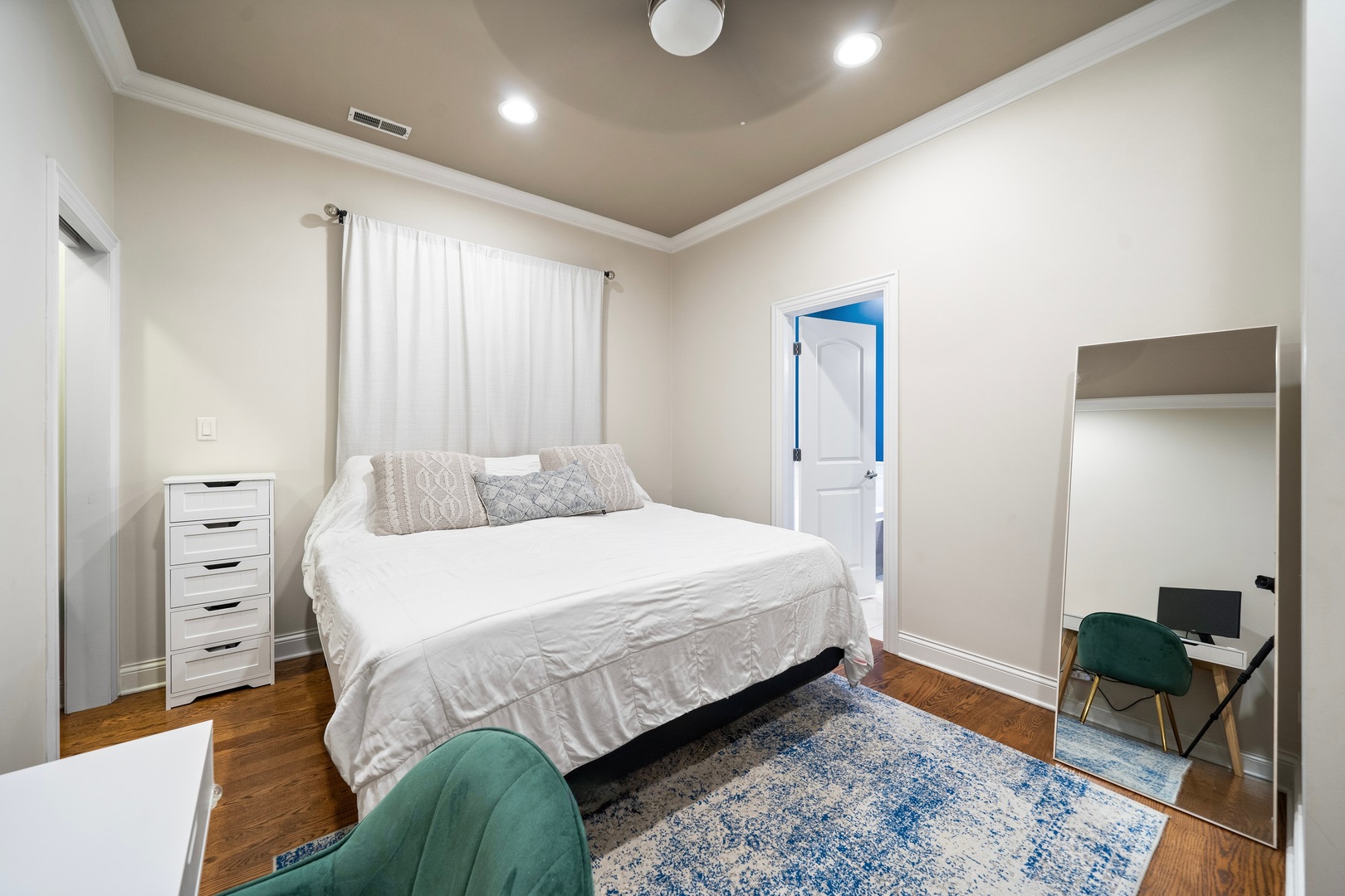 1031 W Newport Avenue Unit: 2