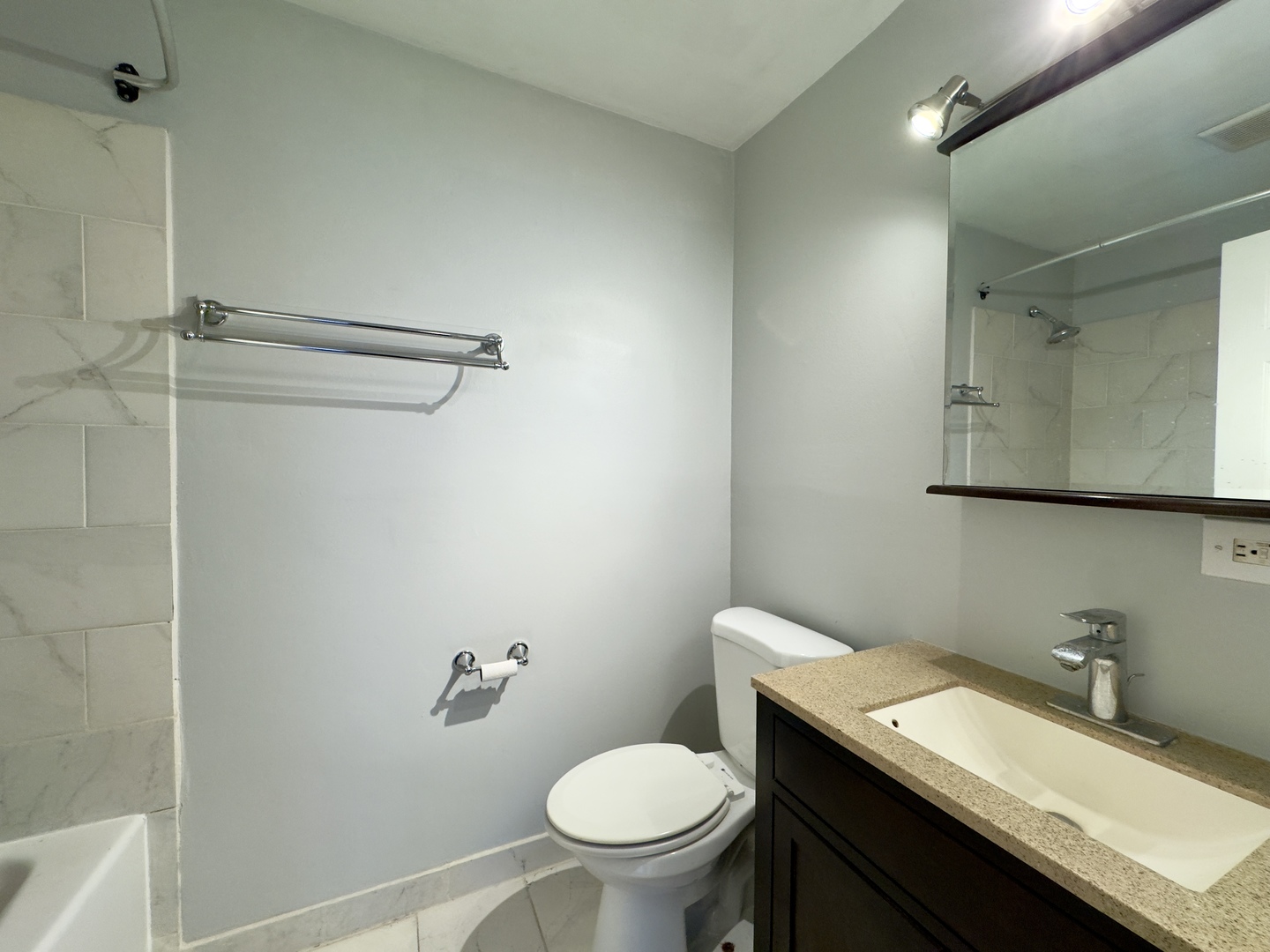 6947 S Jeffery Boulevard Unit: 2H