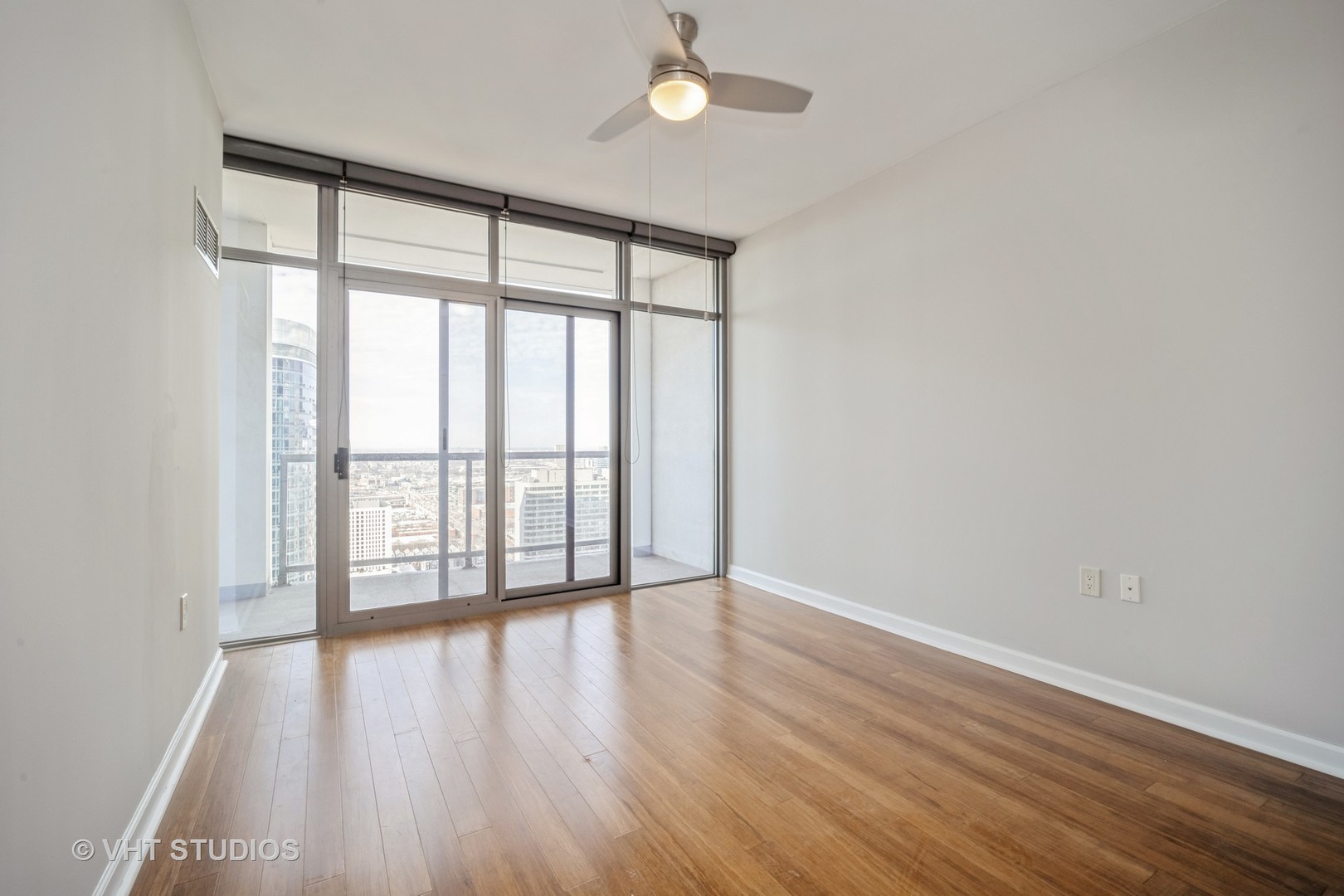 1235 S Prairie Avenue Unit: 3307