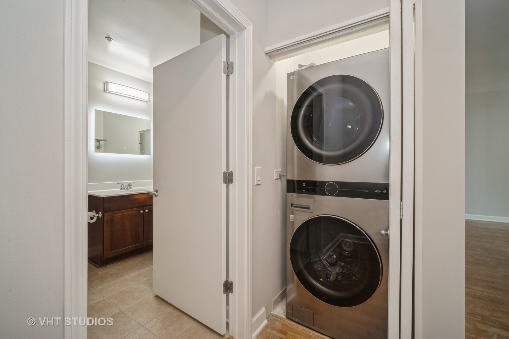 1235 S Prairie Avenue Unit: 3307