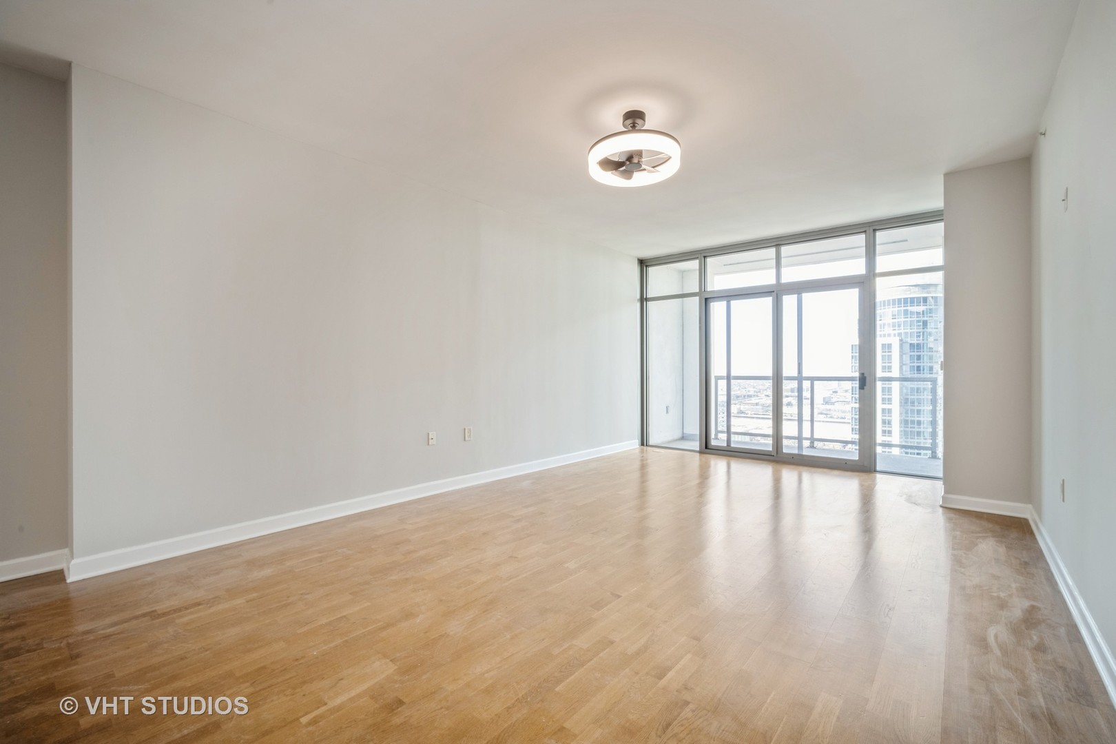 1235 S Prairie Avenue Unit: 3307