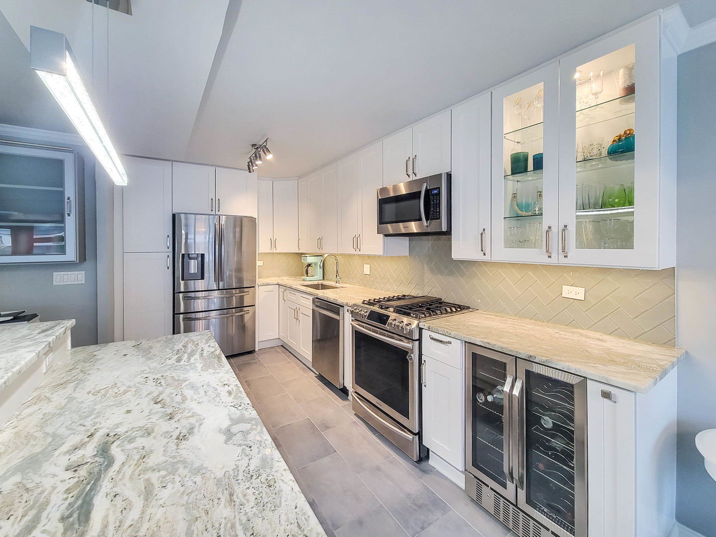 40 E Cedar Street Unit: 18B