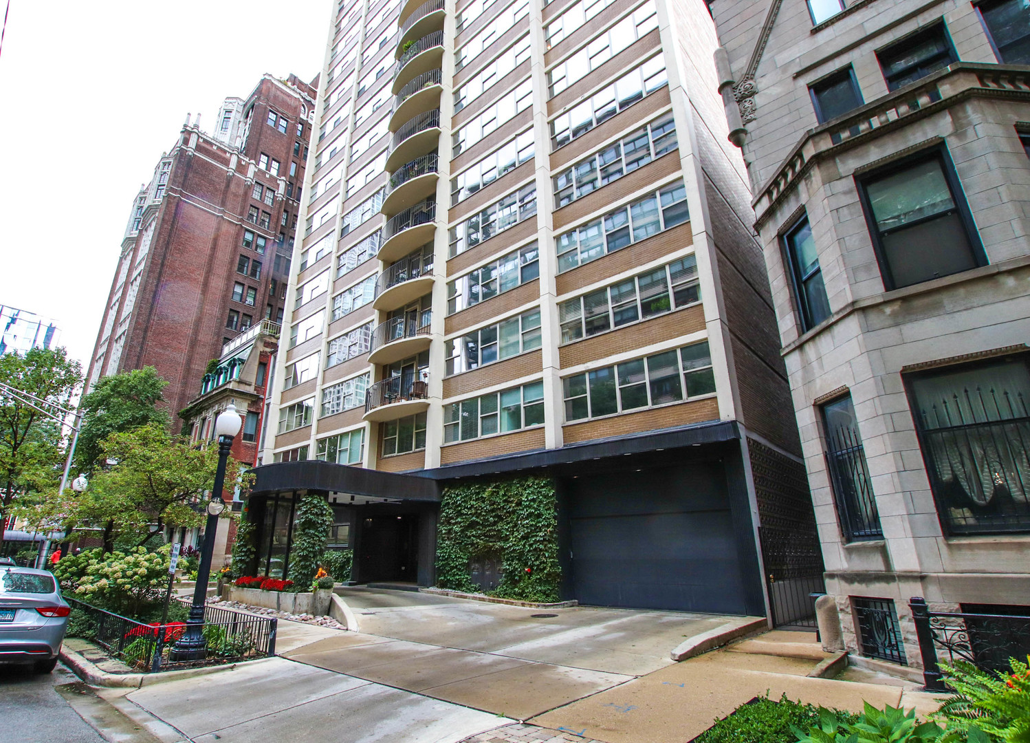 40 E Cedar Street Unit: 18B