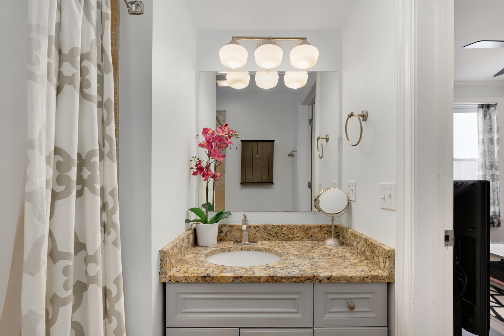 1025 N Wood Street Unit: 1R