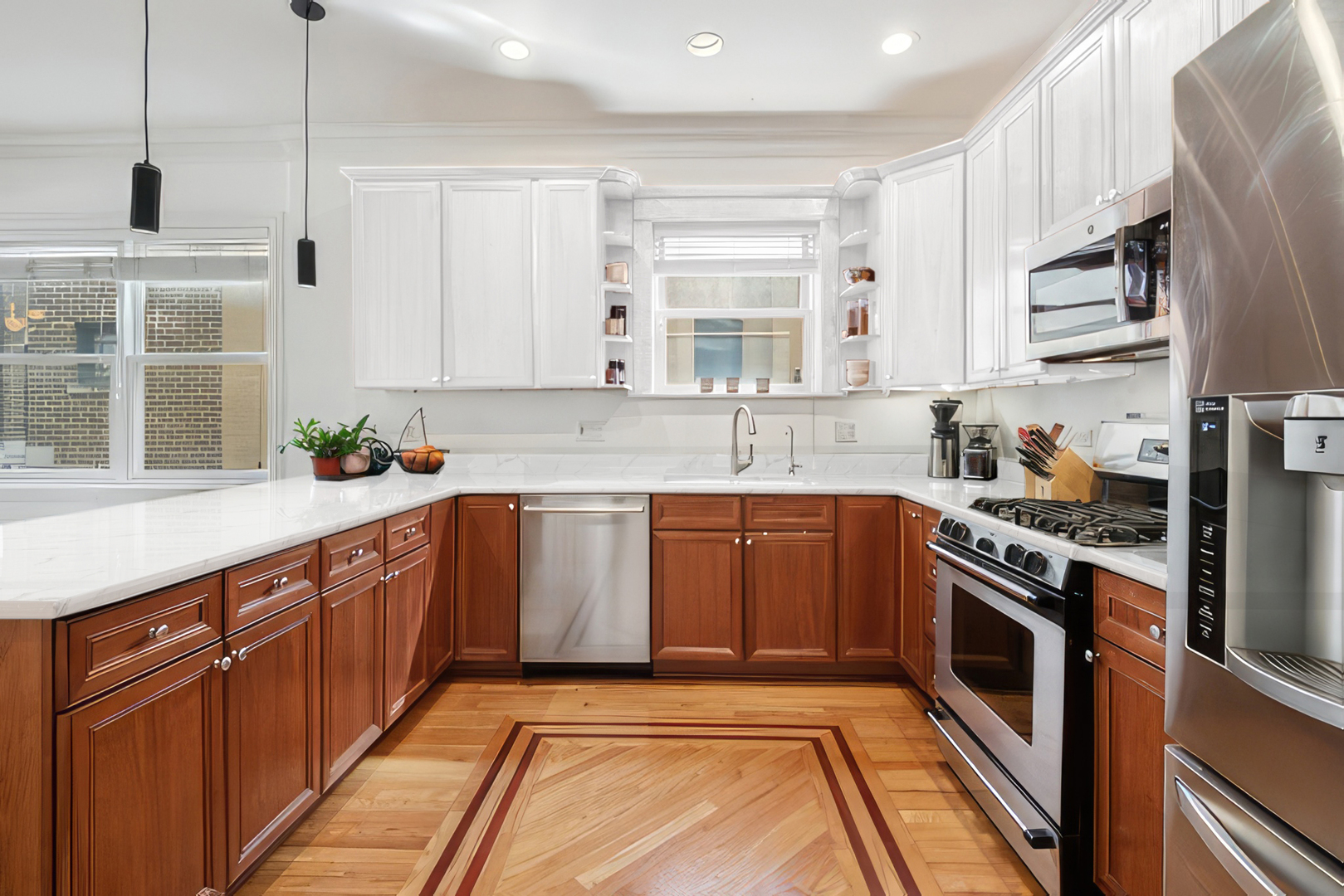 4728 N Malden Avenue Unit: 1S