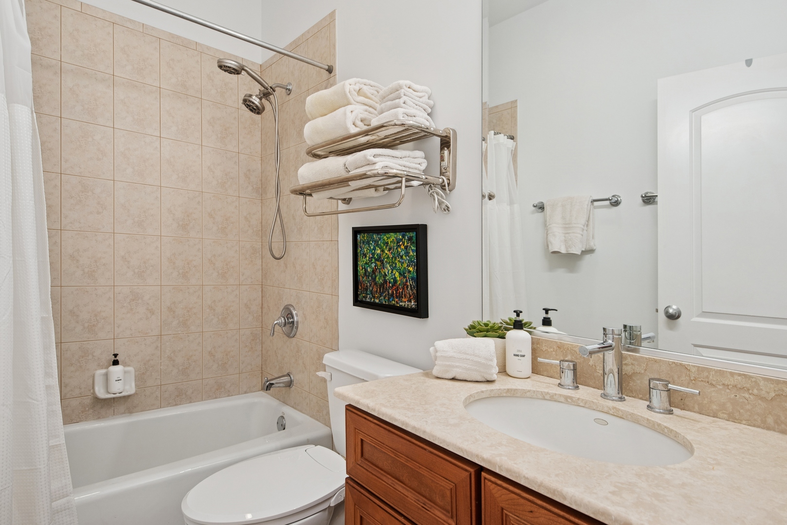 4728 N Malden Avenue Unit: 1S