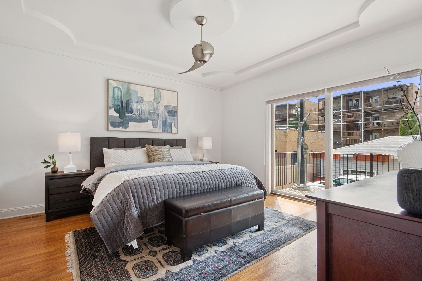 4728 N Malden Avenue Unit: 1S