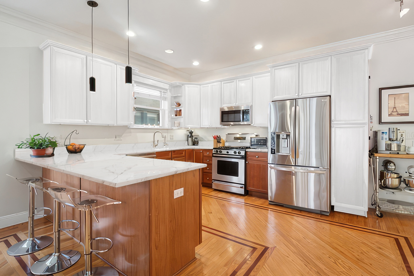 4728 N Malden Avenue Unit: 1S