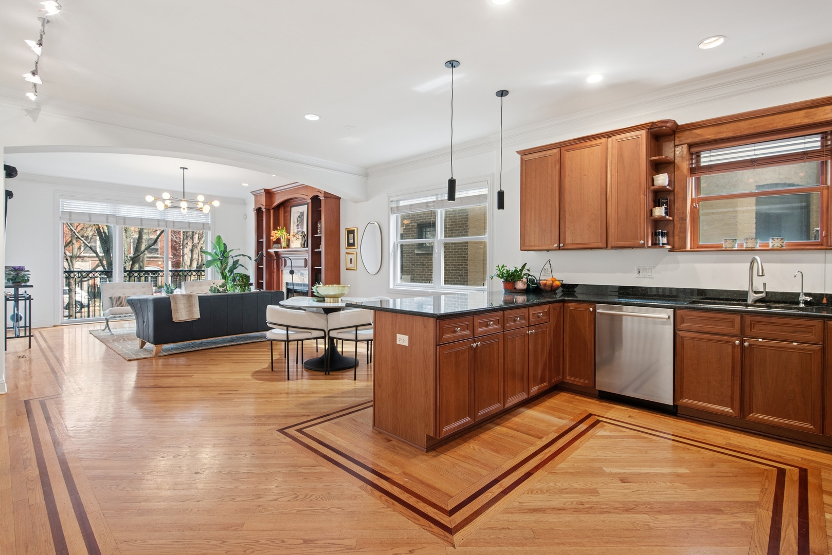 4728 N Malden Avenue Unit: 1S