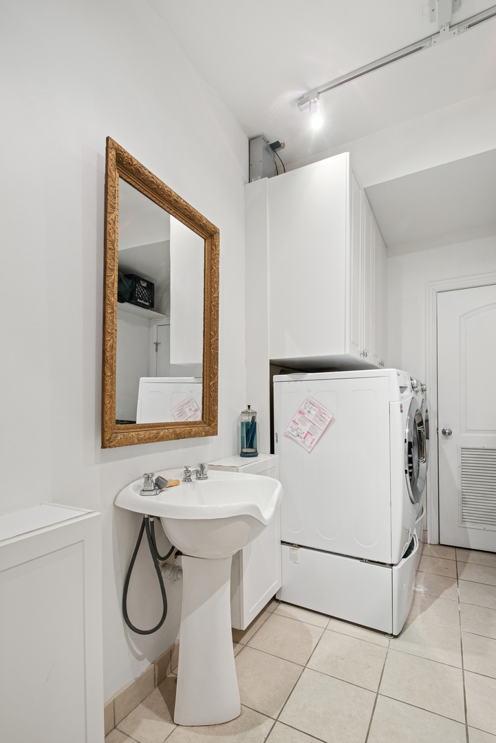 4728 N Malden Avenue Unit: 1S