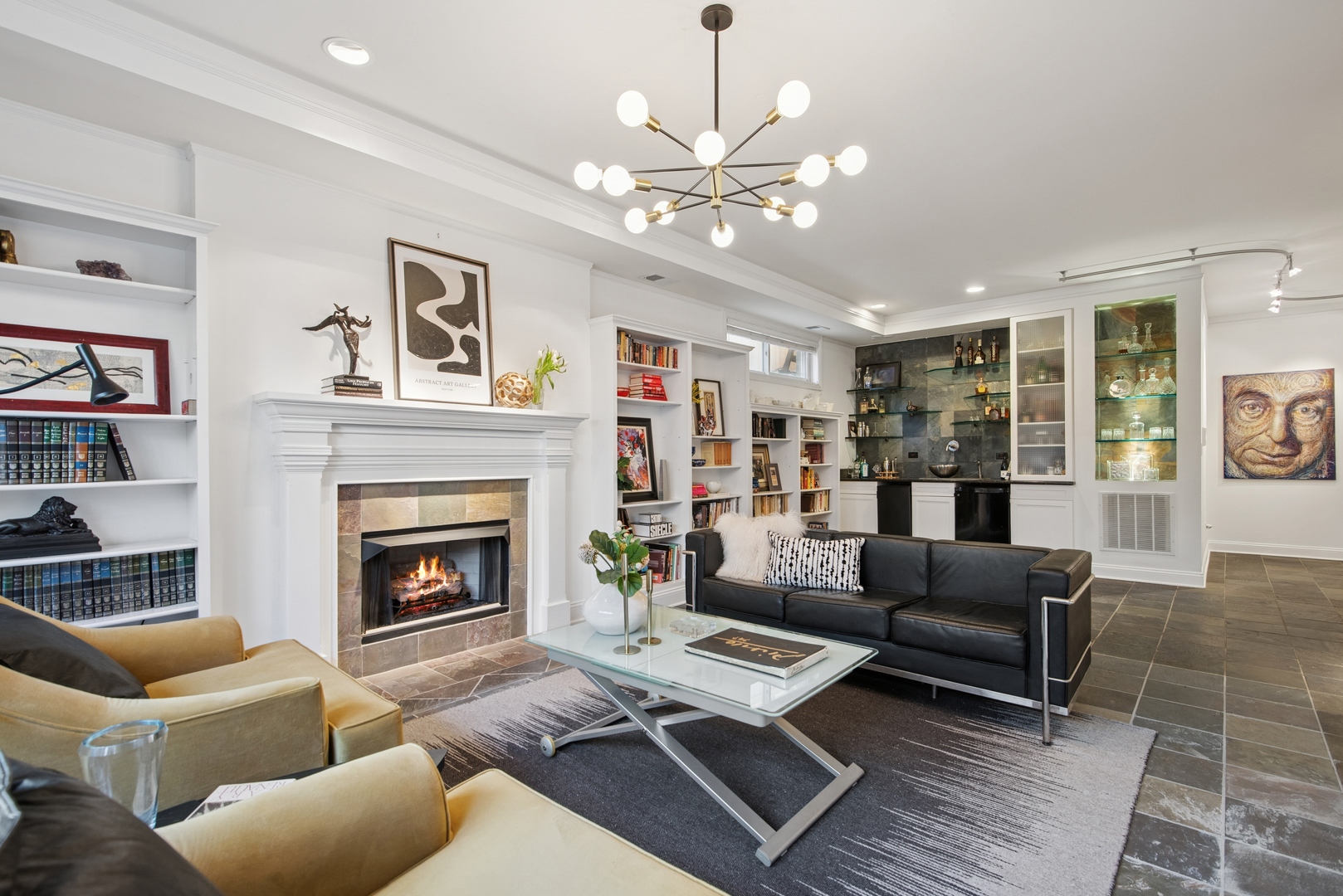 4728 N Malden Avenue Unit: 1S