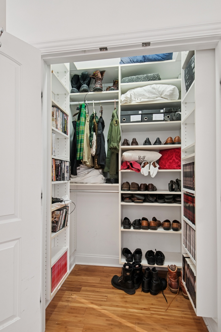 4728 N Malden Avenue Unit: 1S