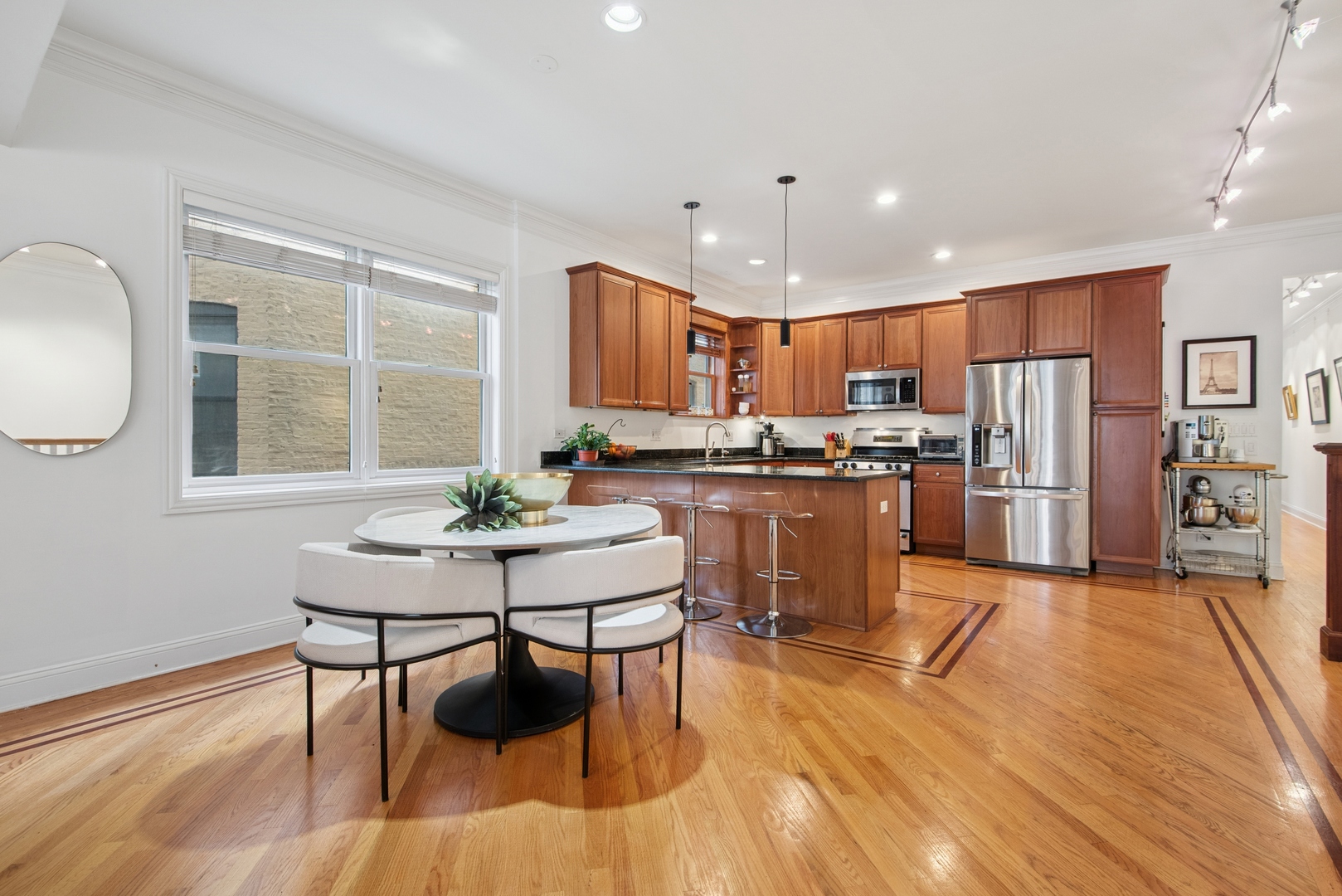 4728 N Malden Avenue Unit: 1S