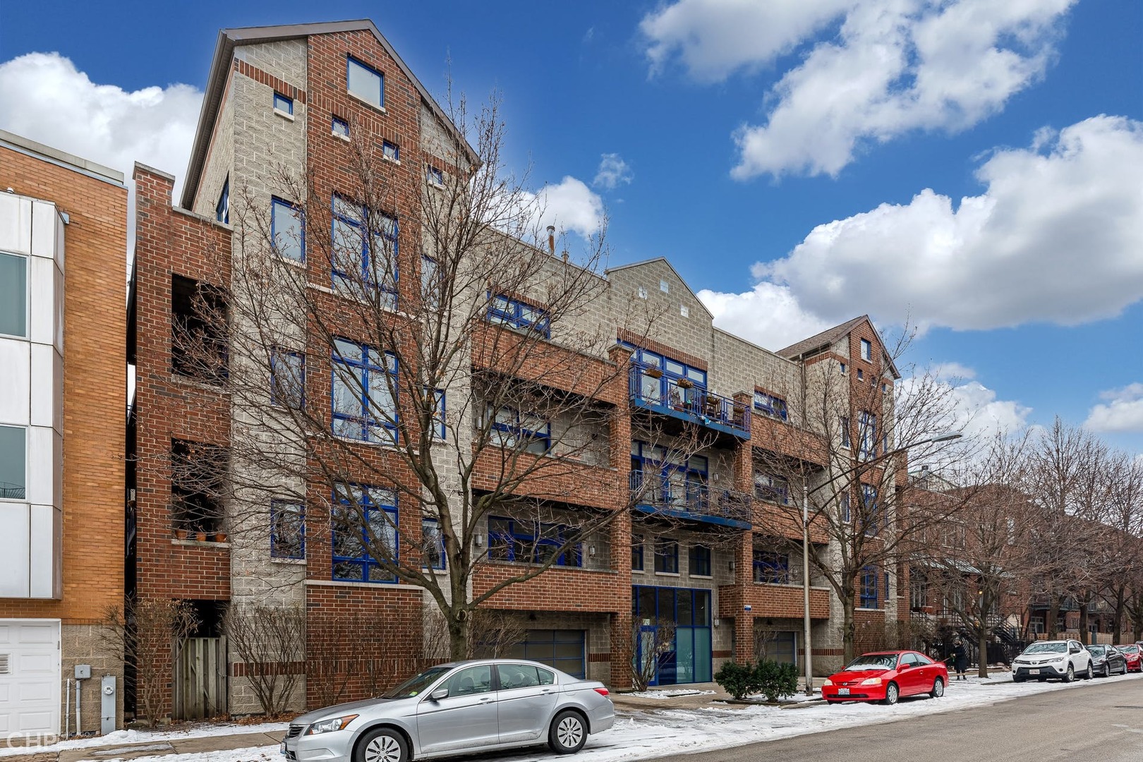 2251 W Saint Paul Avenue Unit: 2B
