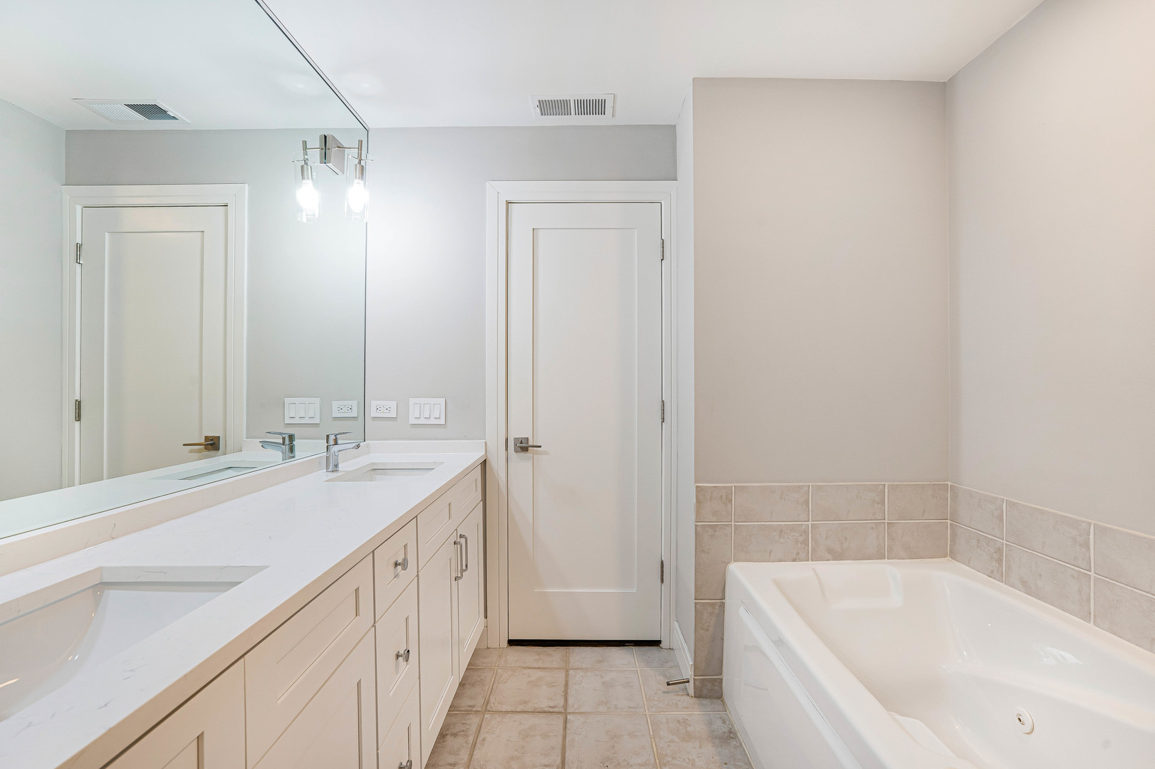 33 W Huron Street Unit: 511