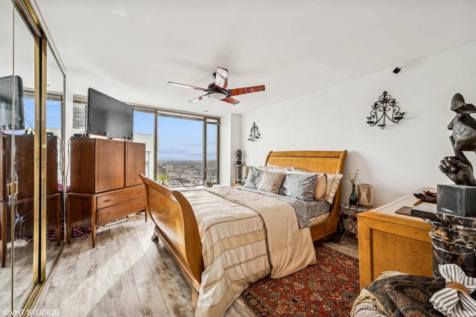 5455 N Sheridan Road Unit: 3910