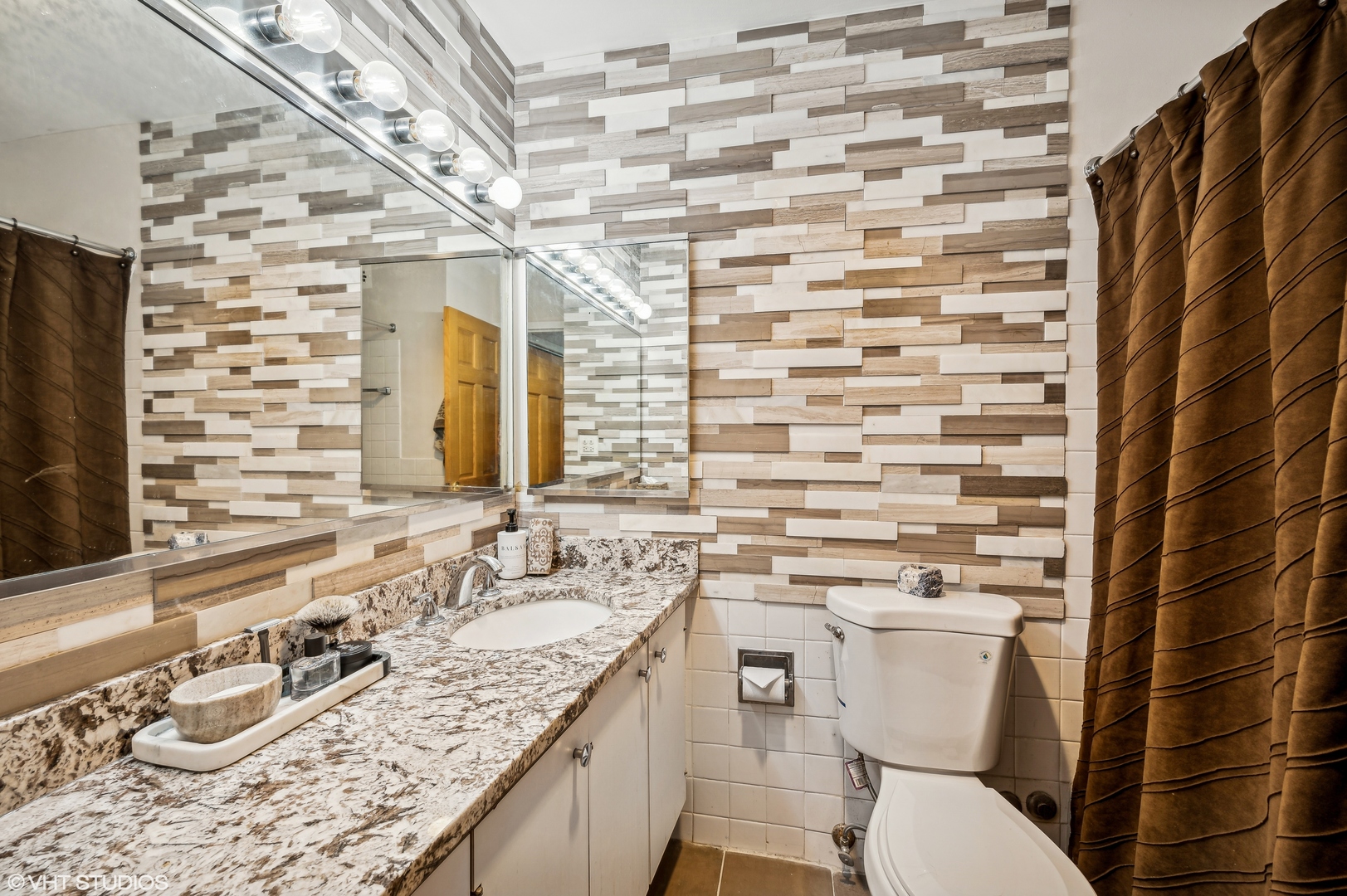 5455 N Sheridan Road Unit: 3910