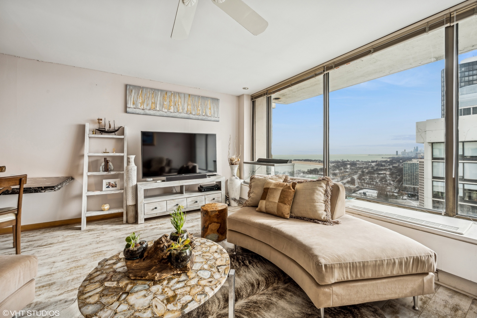 5455 N Sheridan Road Unit: 3910