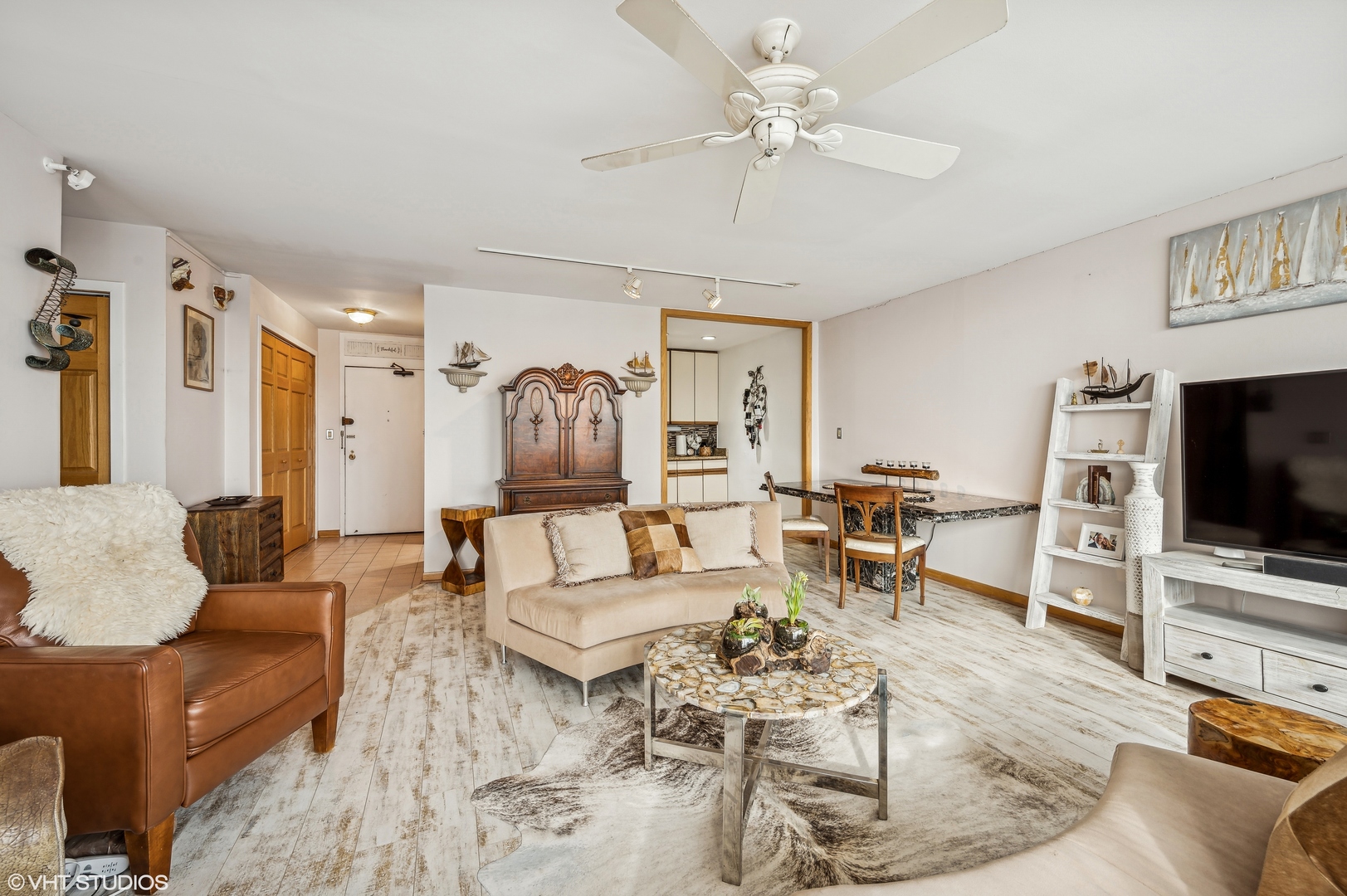 5455 N Sheridan Road Unit: 3910