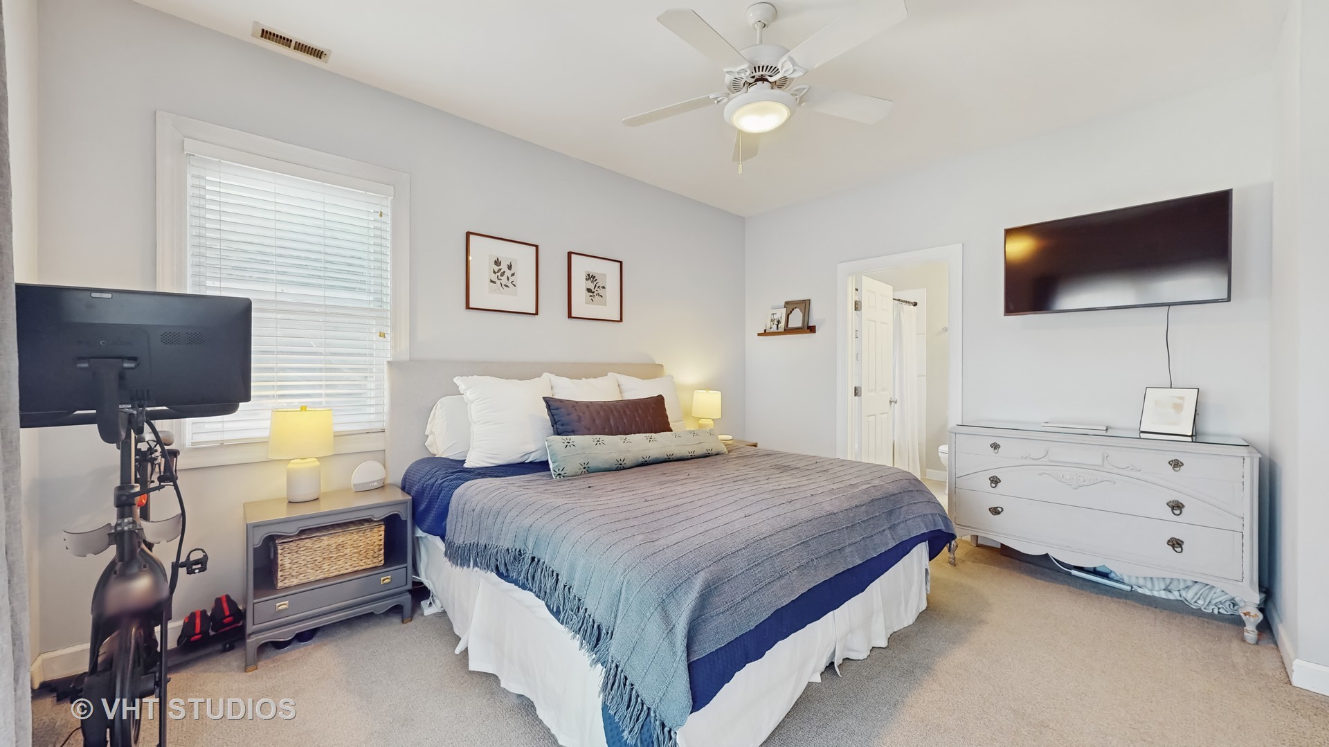 3640 N Damen Avenue Unit: 2