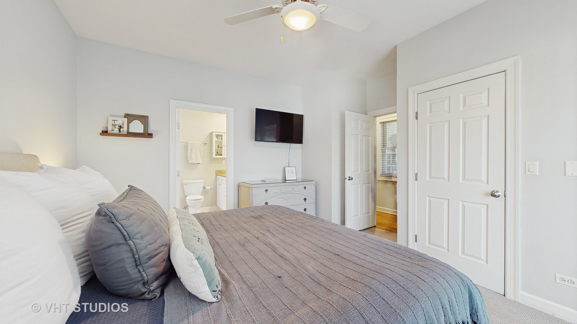 3640 N Damen Avenue Unit: 2