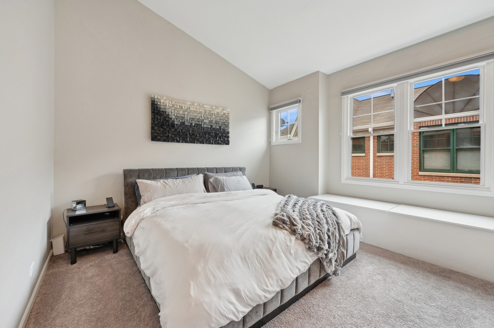 2140 N Winchester Avenue Unit: 2