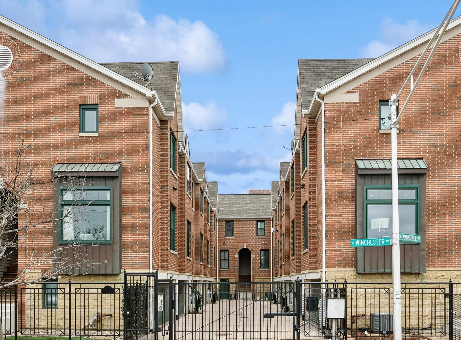 2140 N Winchester Avenue Unit: 2