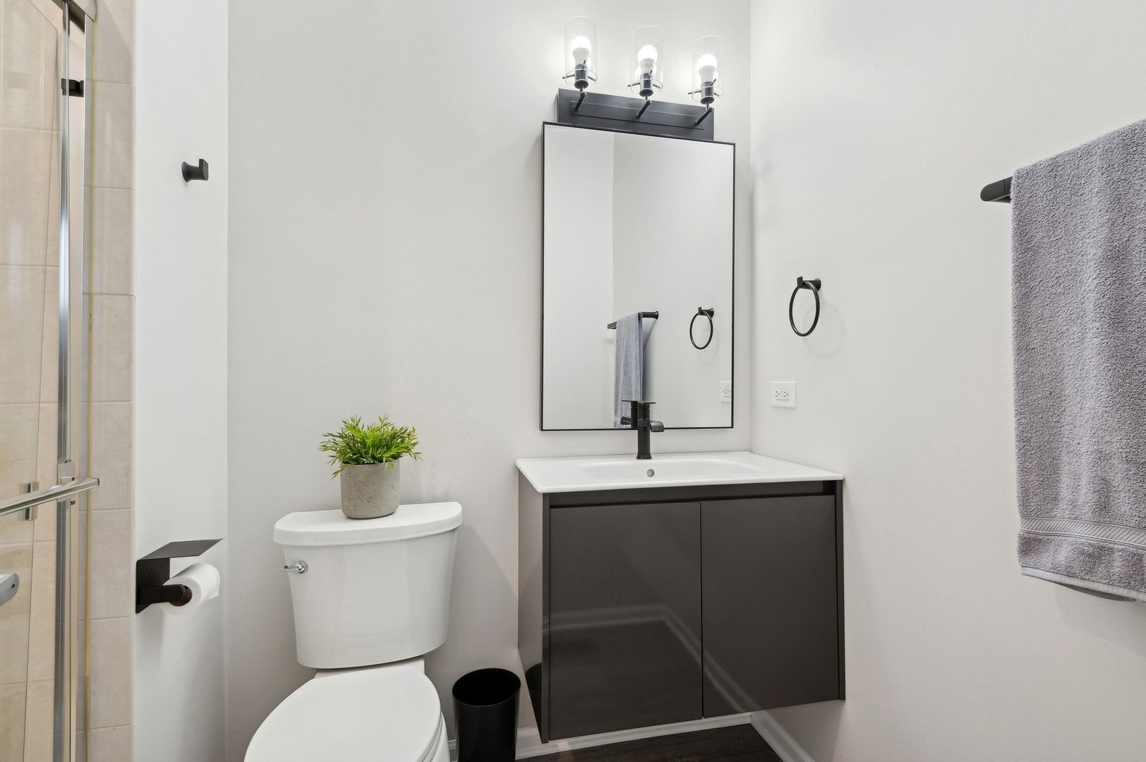 2140 N Winchester Avenue Unit: 2