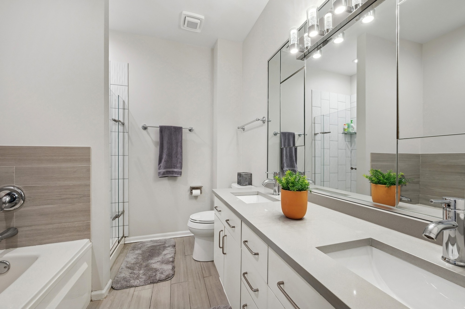 2140 N Winchester Avenue Unit: 2