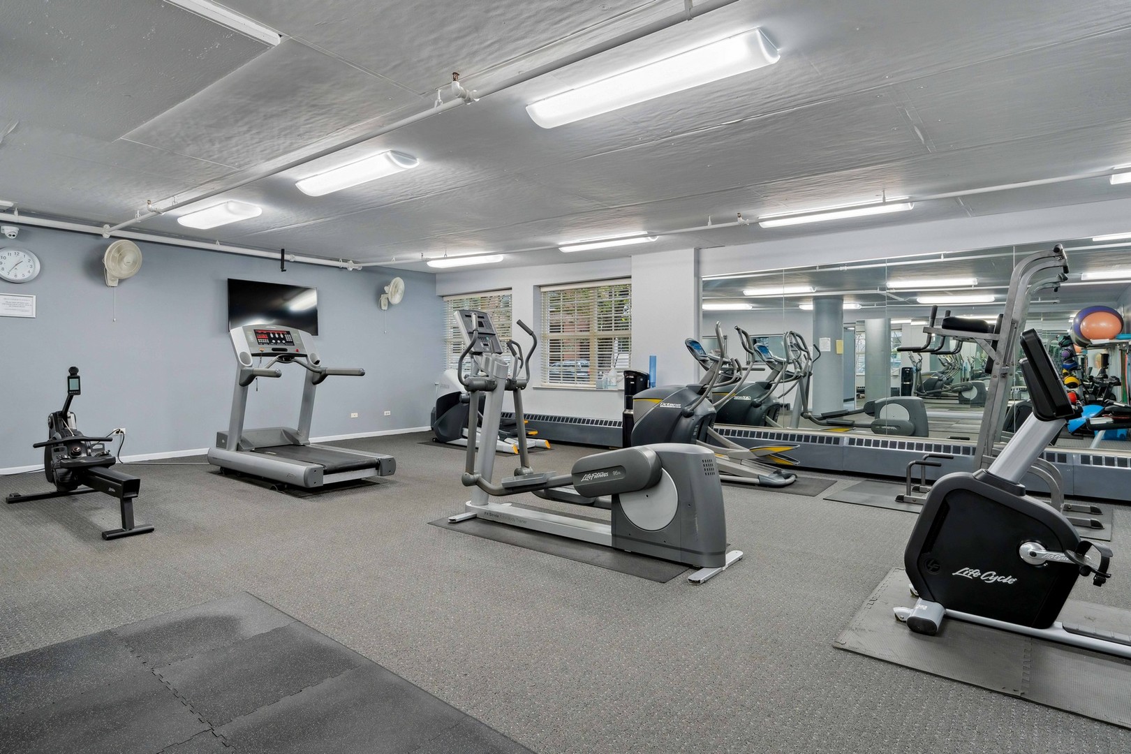 21 W CHESTNUT Street Unit: 1306