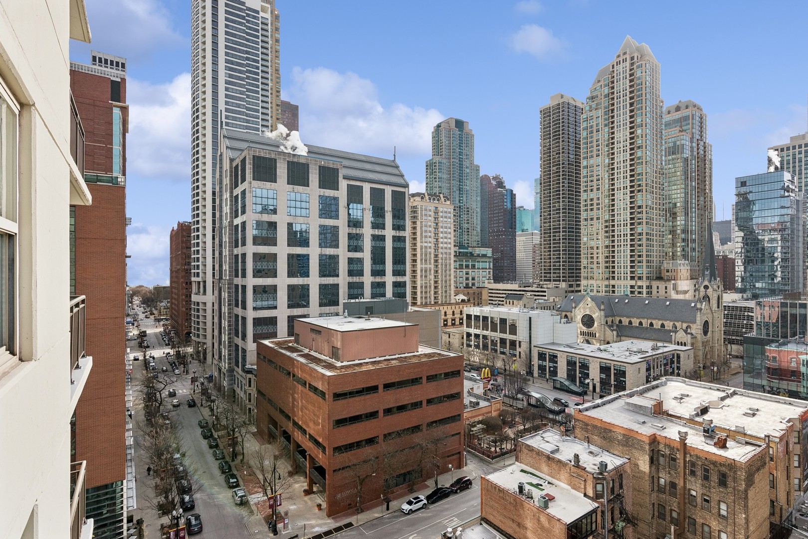 21 W CHESTNUT Street Unit: 1306