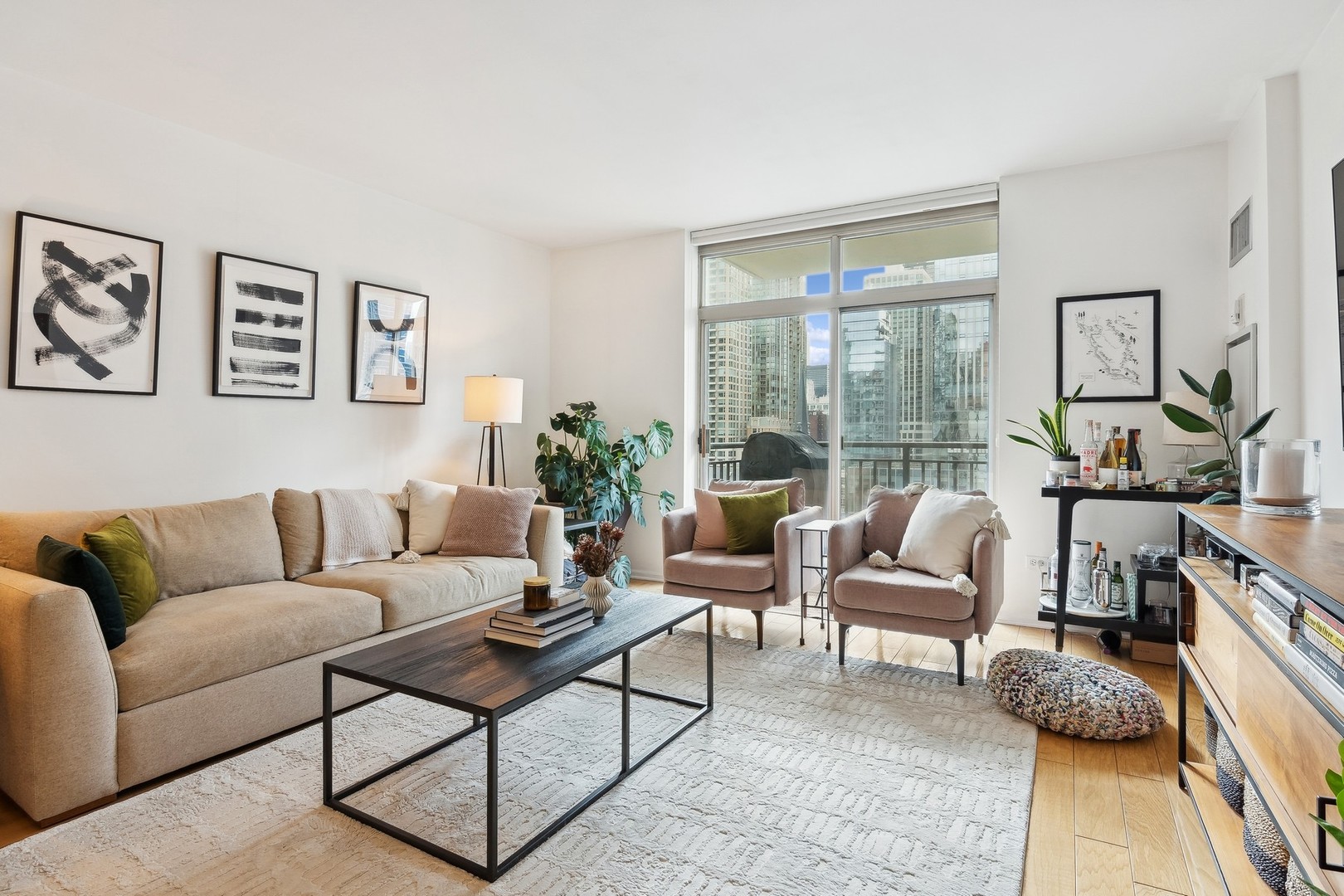 21 W CHESTNUT Street Unit: 1306
