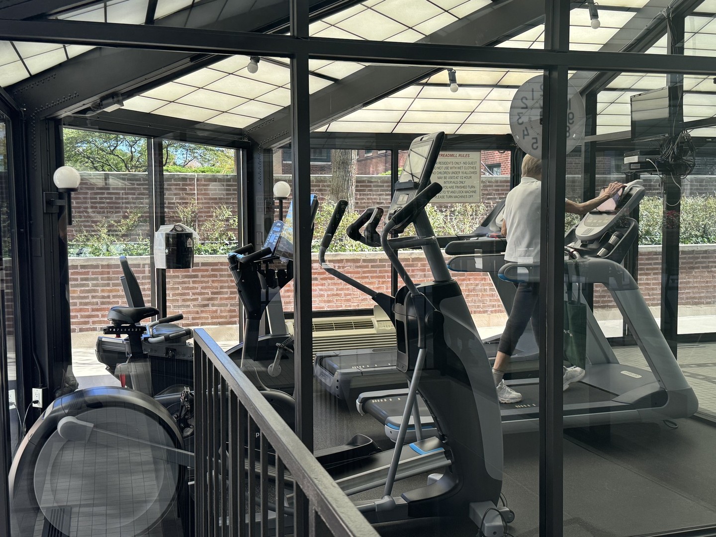 1555 N Astor Street Unit: 7W