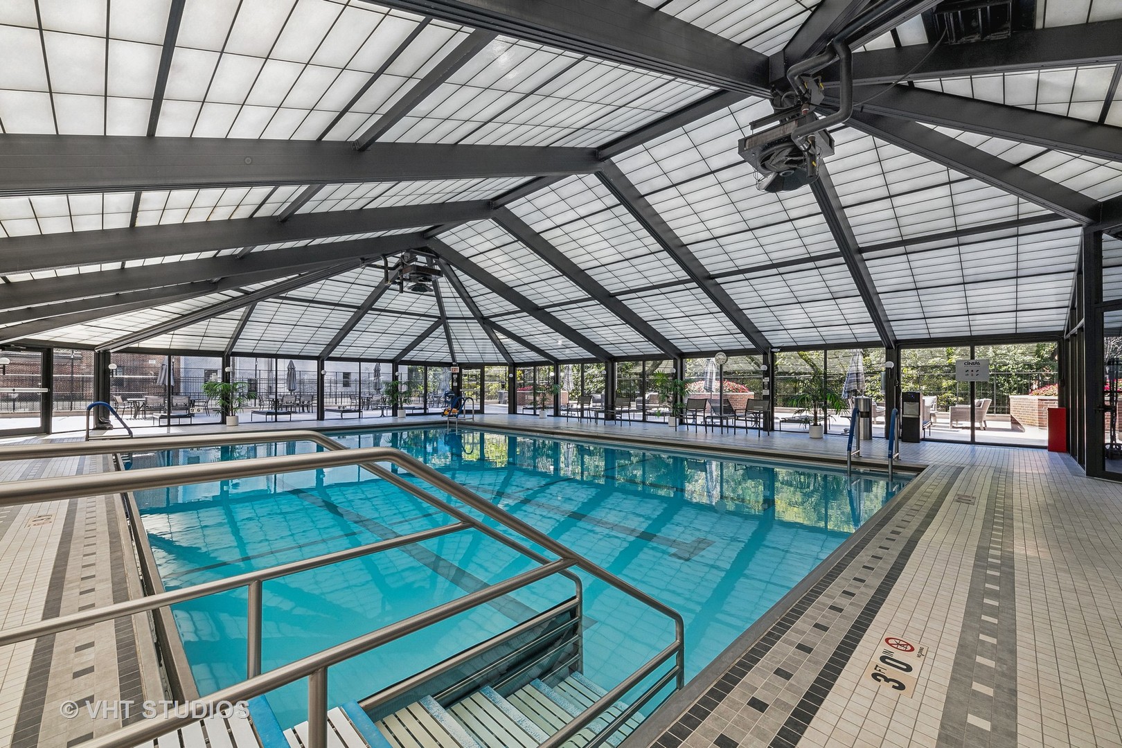 1555 N Astor Street Unit: 7W