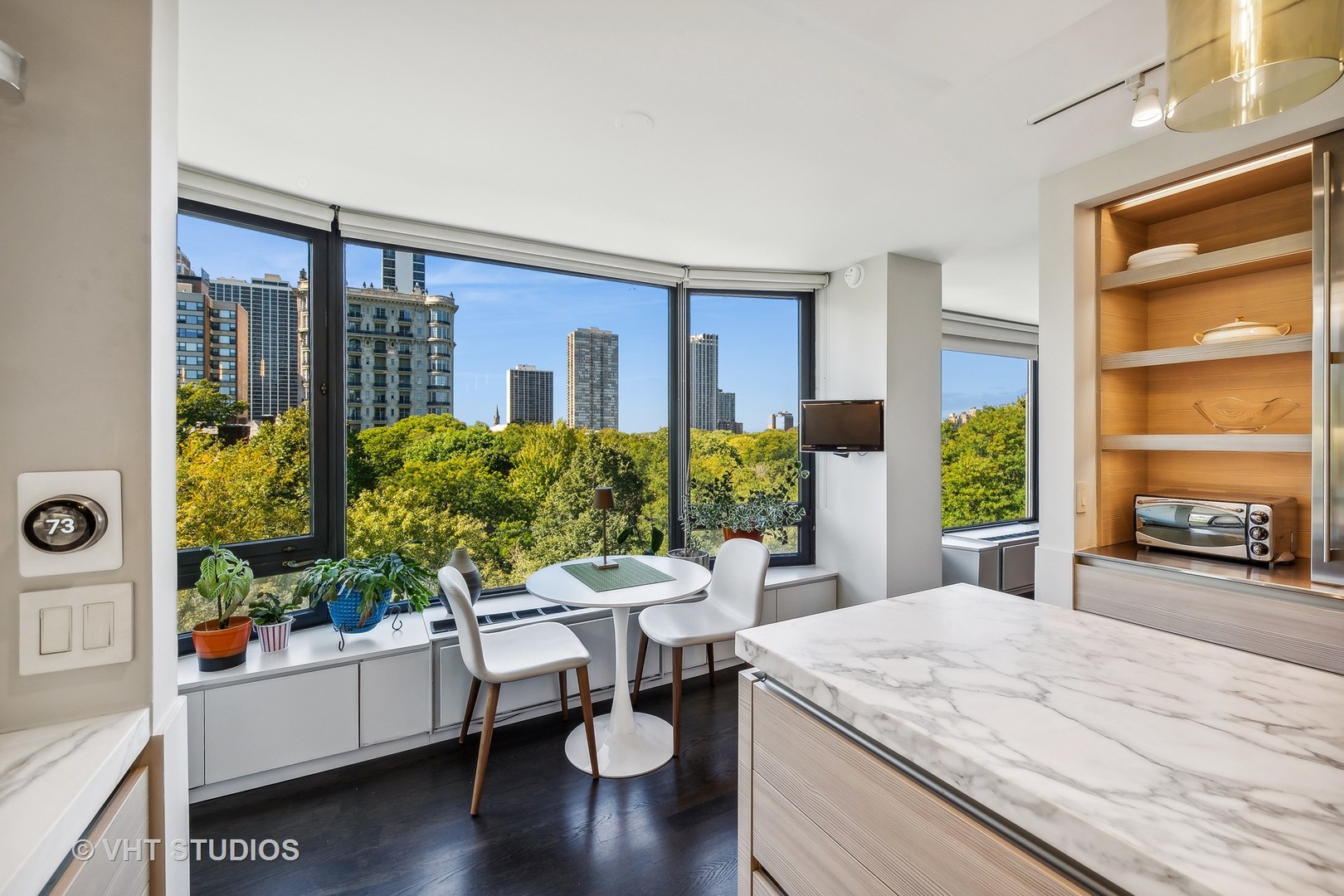 1555 N Astor Street Unit: 7W
