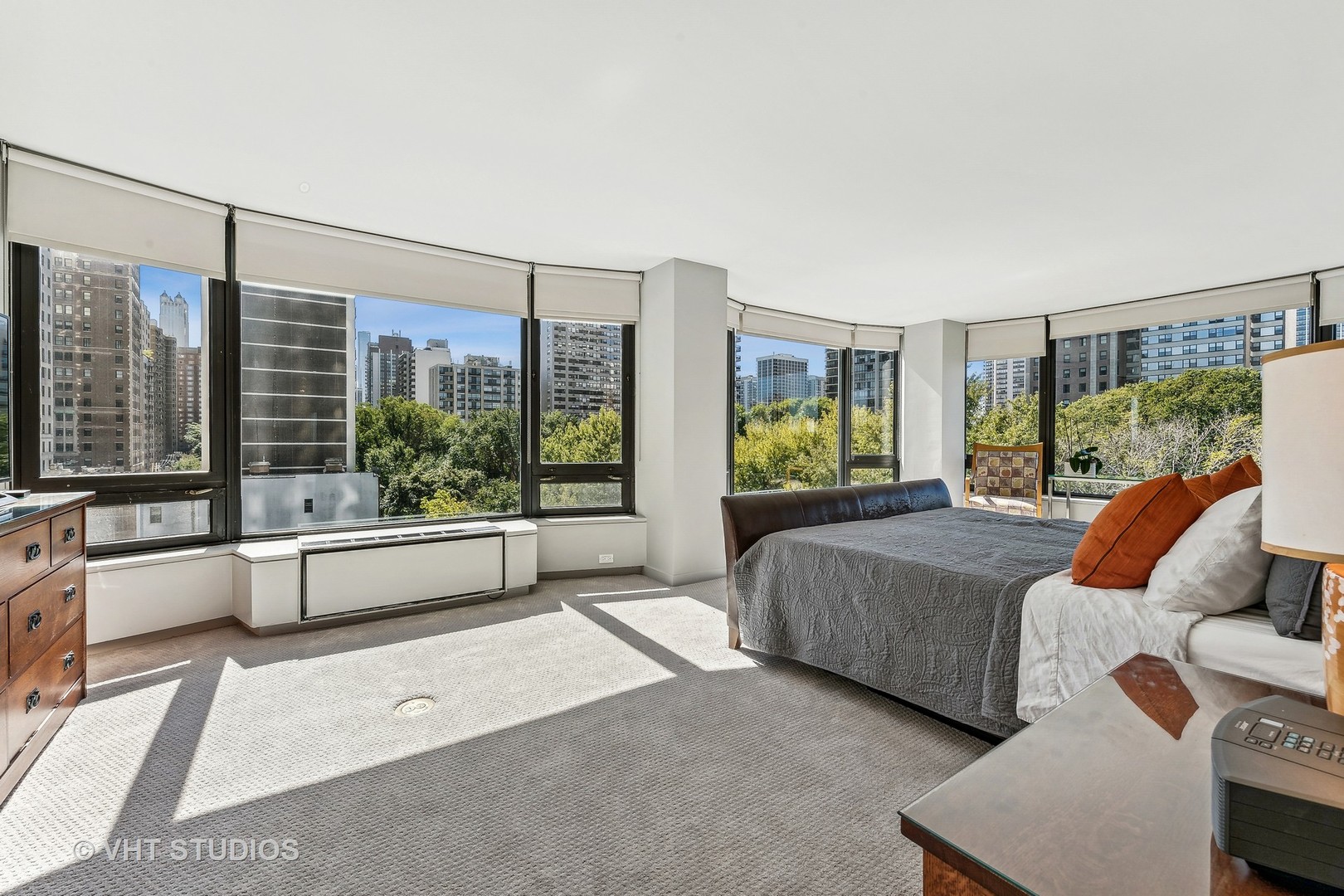 1555 N Astor Street Unit: 7W