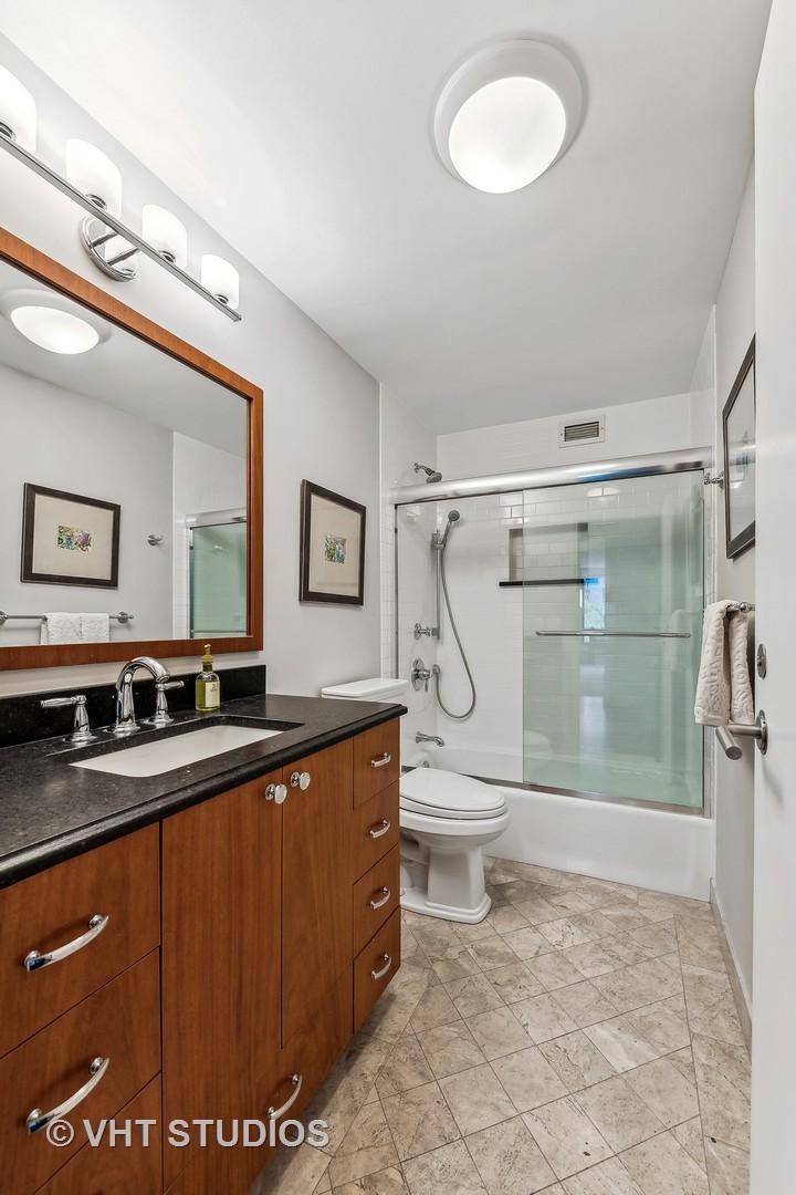 1555 N Astor Street Unit: 7W