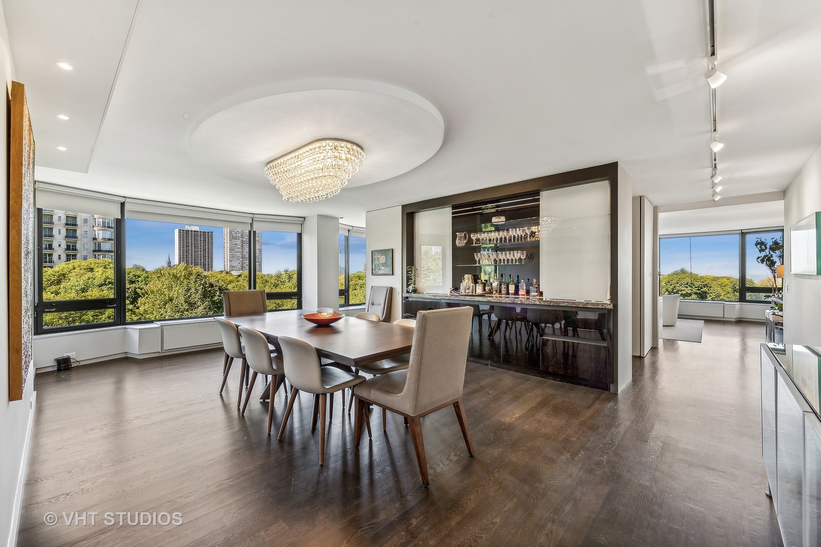 1555 N Astor Street Unit: 7W