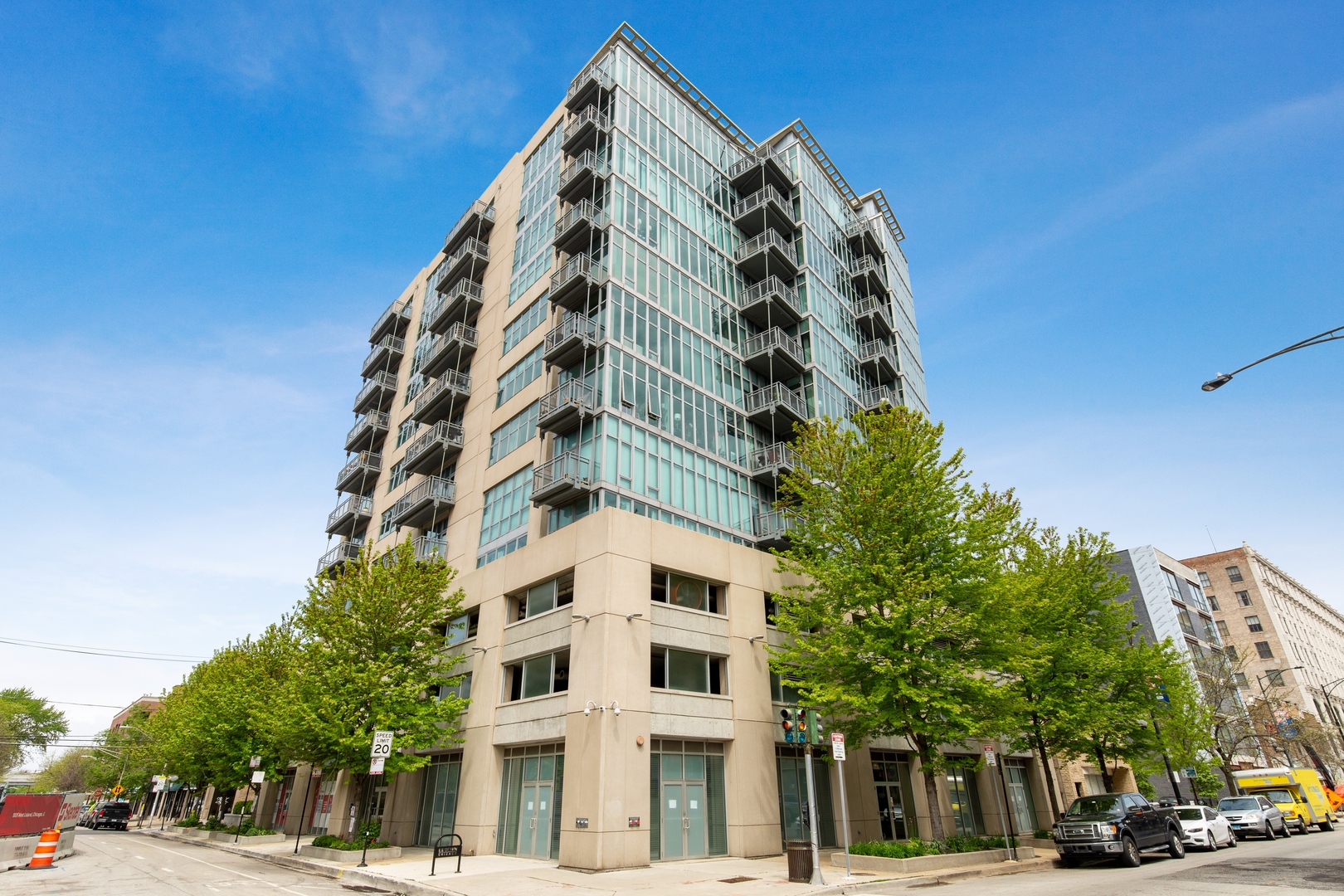 1000 W Leland Avenue Unit: 7H
