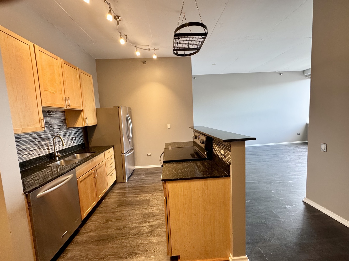 1000 W Leland Avenue Unit: 7H