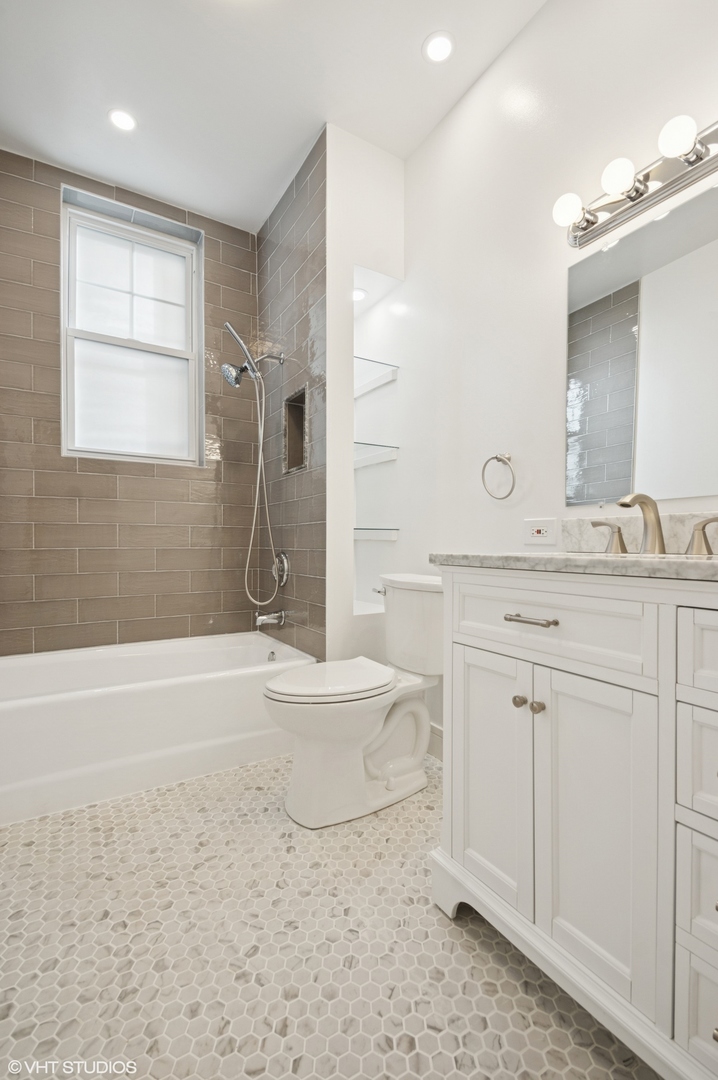 3314 N Lake Shore Drive Unit: 6D