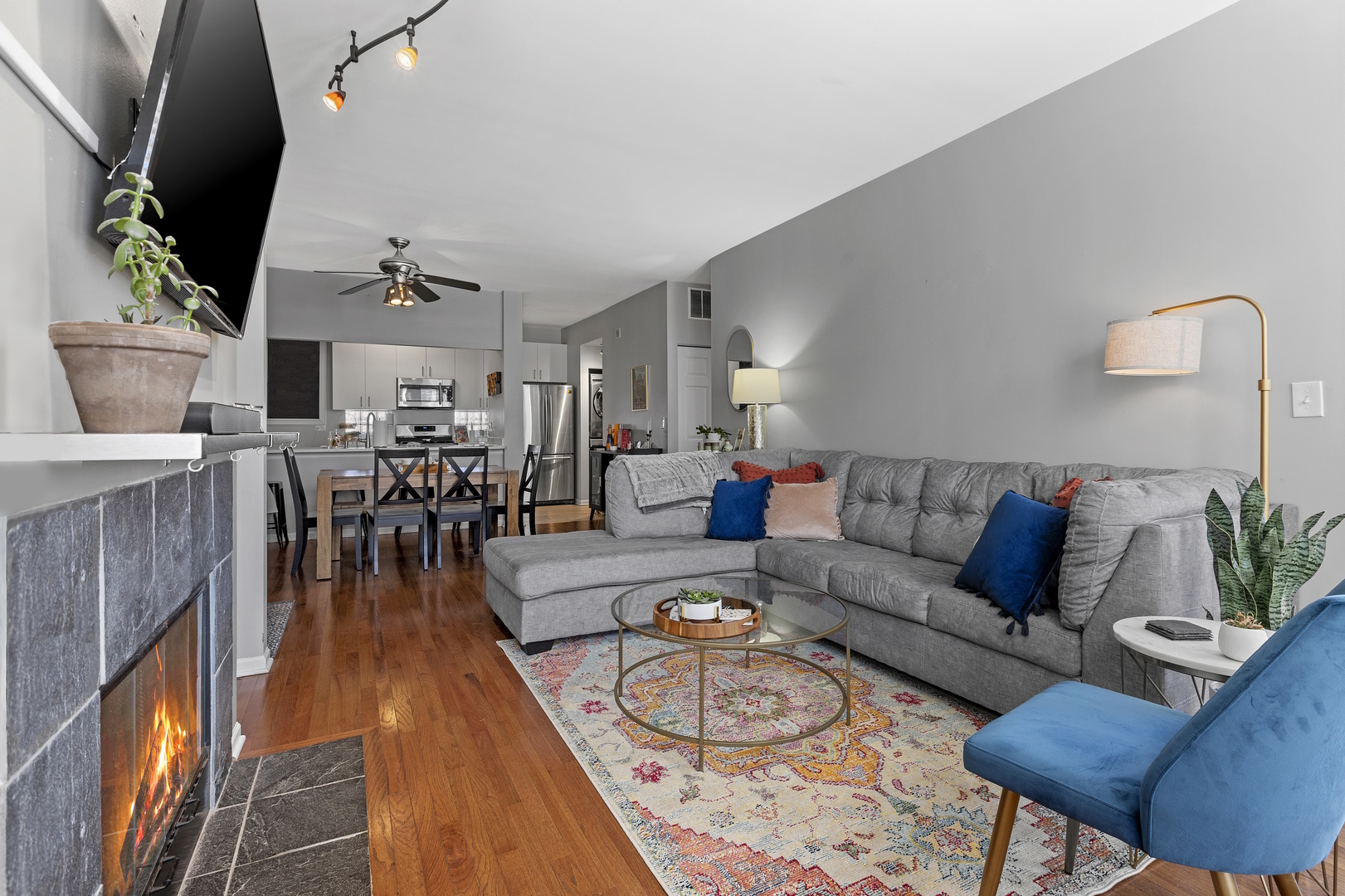 301 W Scott Street Unit: 104