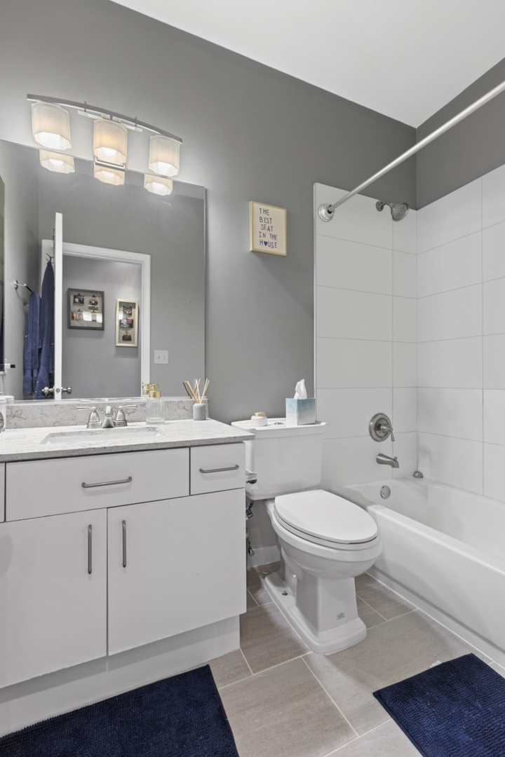 301 W Scott Street Unit: 104