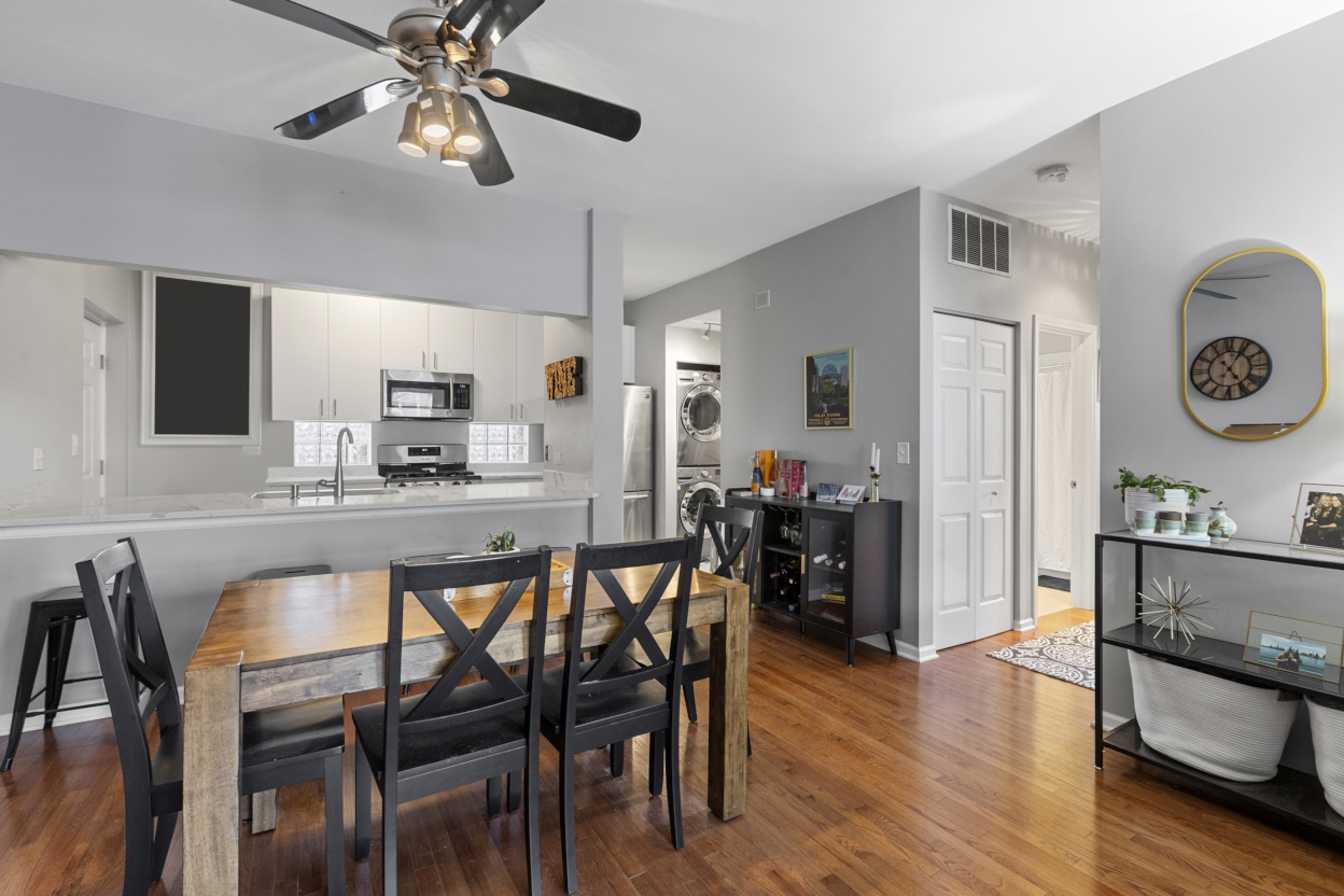 301 W Scott Street Unit: 104